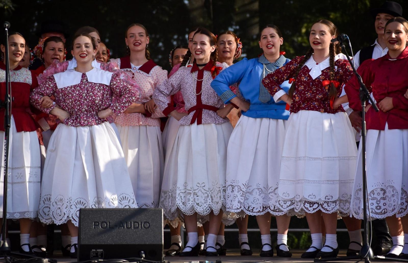 Zdjęcie w galerii na portalu naszraciborz.pl: Zamek Piastowski sercem święta kultur – Powiat Raciborski celebruje różnorodność wiadomości z regionu