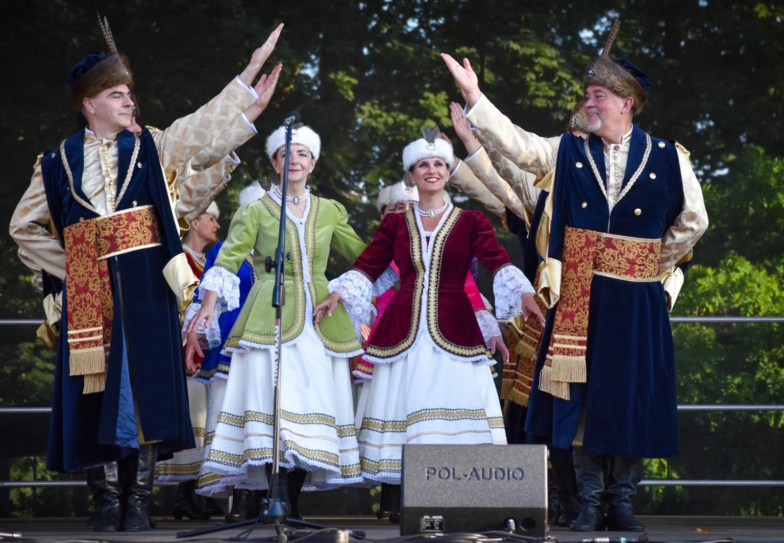Zdjęcie w galerii na portalu naszraciborz.pl: Zamek Piastowski sercem święta kultur – Powiat Raciborski celebruje różnorodność wiadomości z regionu