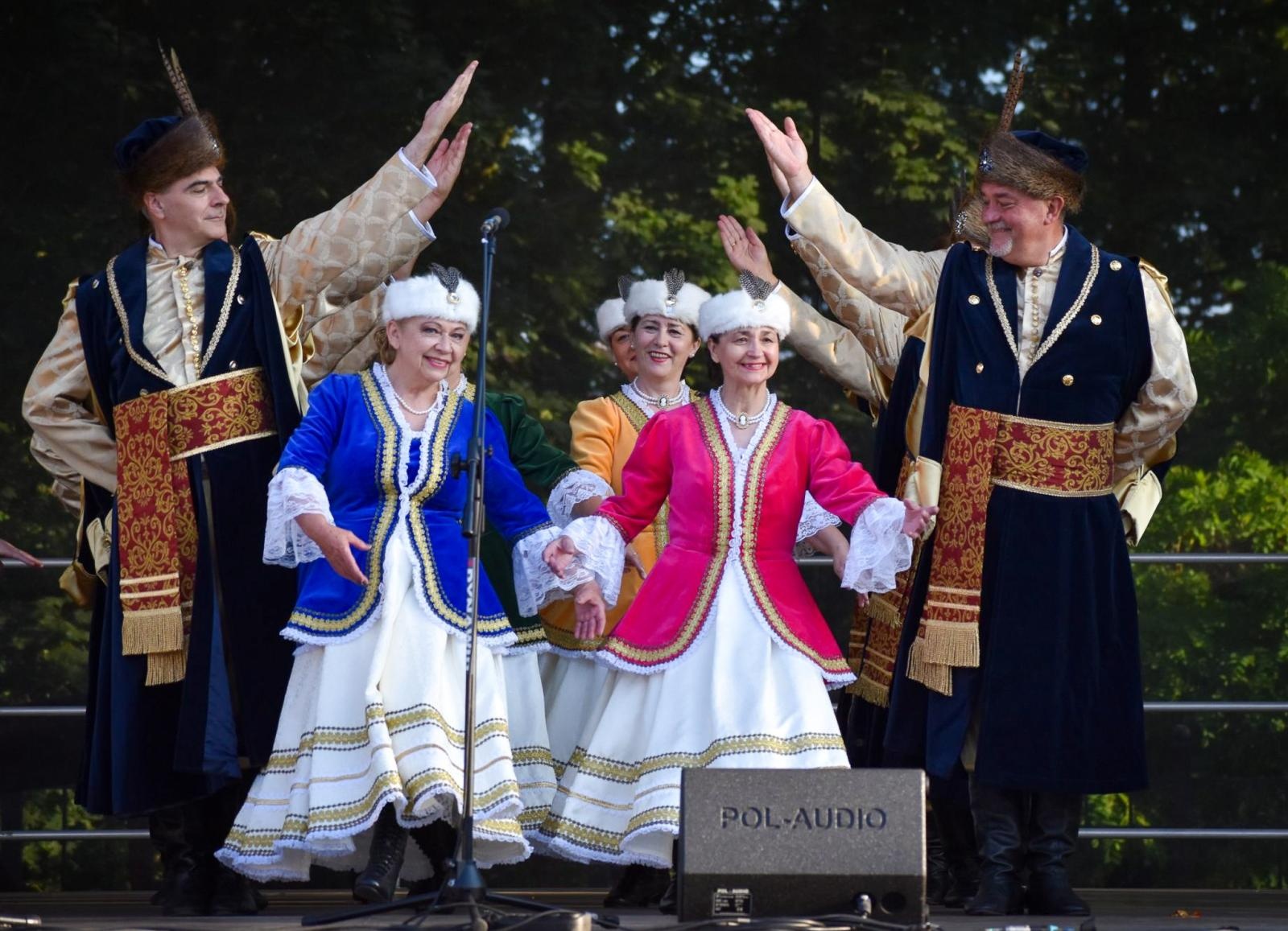 Zdjęcie w galerii na portalu naszraciborz.pl: Zamek Piastowski sercem święta kultur – Powiat Raciborski celebruje różnorodność wiadomości z regionu