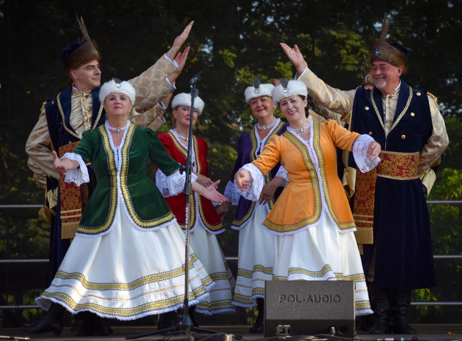 Zdjęcie w galerii na portalu naszraciborz.pl: Zamek Piastowski sercem święta kultur – Powiat Raciborski celebruje różnorodność wiadomości z regionu