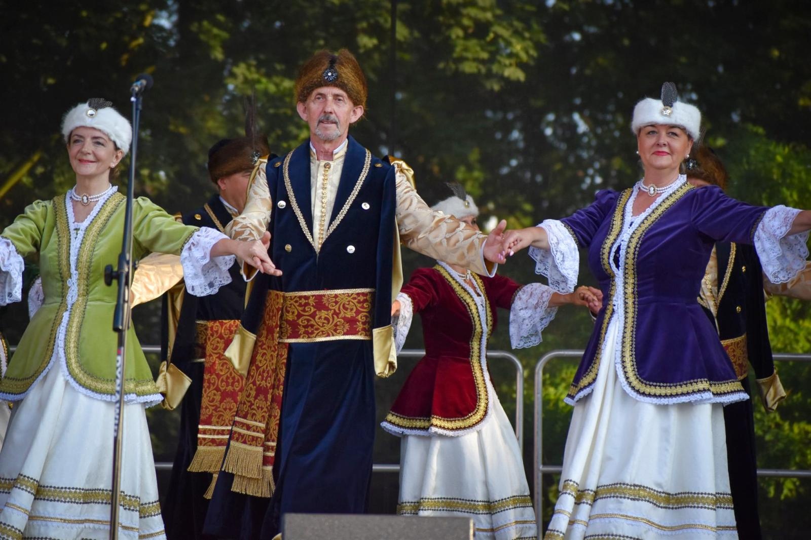 Zdjęcie w galerii na portalu naszraciborz.pl: Zamek Piastowski sercem święta kultur – Powiat Raciborski celebruje różnorodność wiadomości z regionu