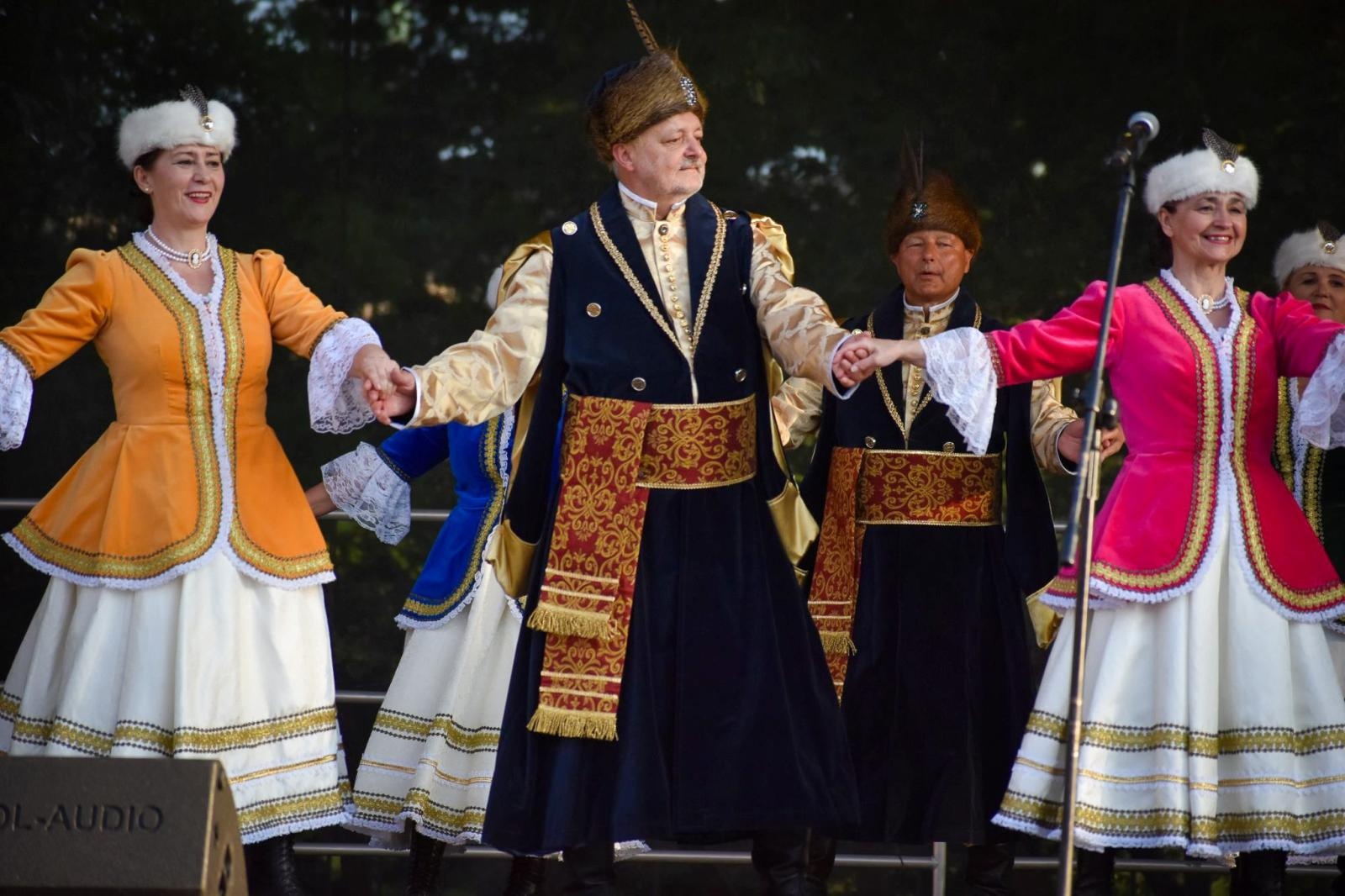 Zdjęcie w galerii na portalu naszraciborz.pl: Zamek Piastowski sercem święta kultur – Powiat Raciborski celebruje różnorodność wiadomości z regionu
