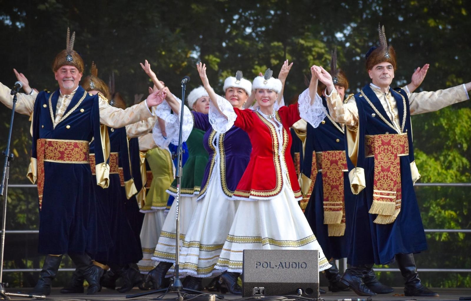 Zdjęcie w galerii na portalu naszraciborz.pl: Zamek Piastowski sercem święta kultur – Powiat Raciborski celebruje różnorodność wiadomości z regionu