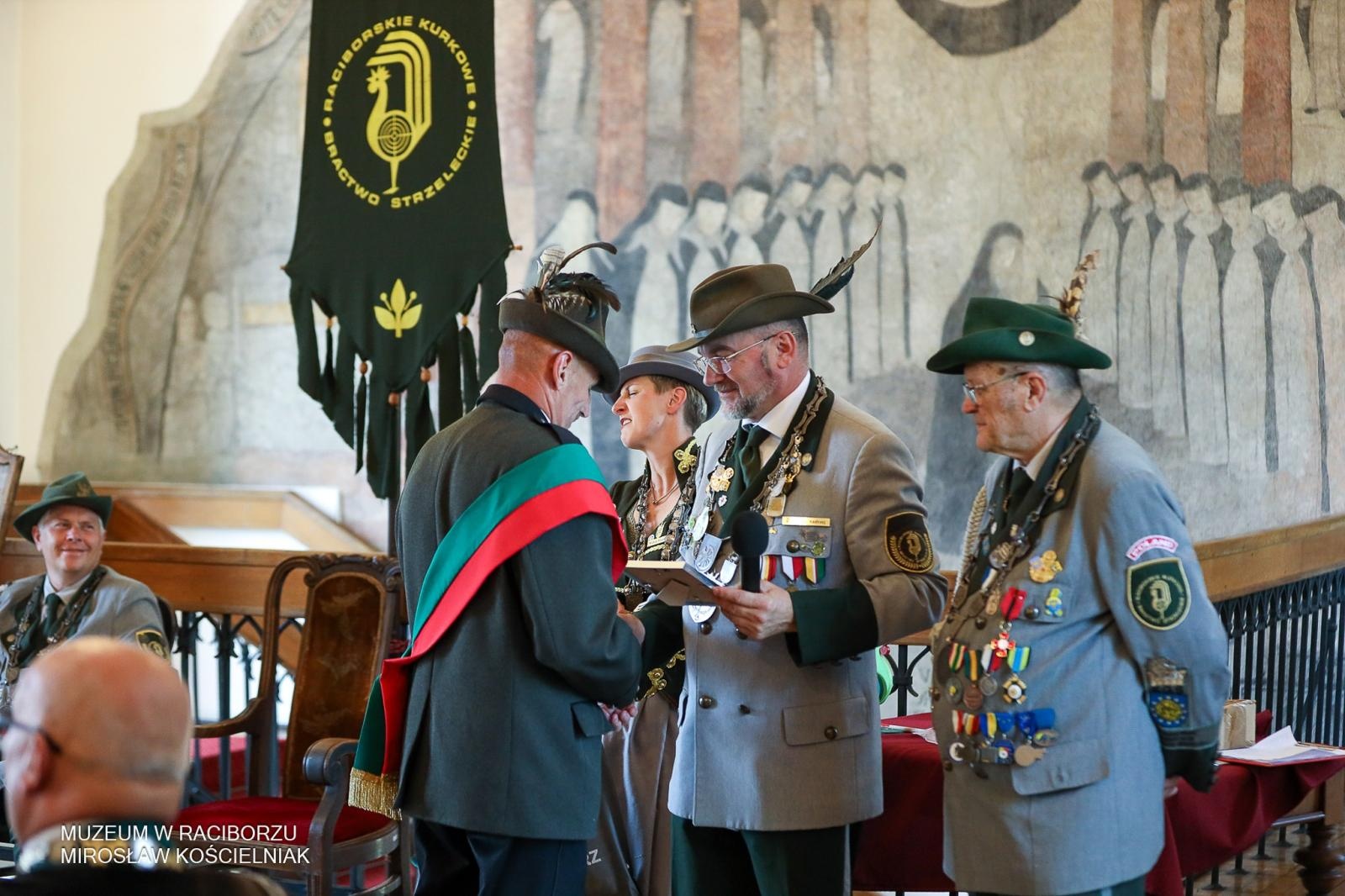 Zdjęcie w galerii na portalu naszraciborz.pl: Niech żyje król! - Intronizacja króla kurkowego w Raciborzu wiadomości z regionu