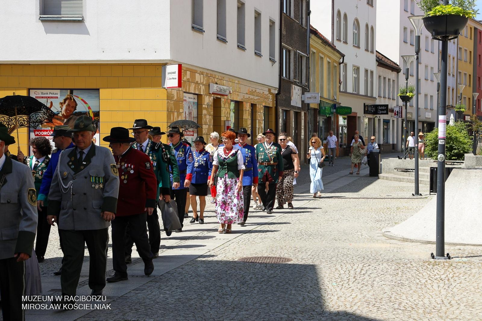 Zdjęcie w galerii na portalu naszraciborz.pl: Niech żyje król! - Intronizacja króla kurkowego w Raciborzu wiadomości z regionu