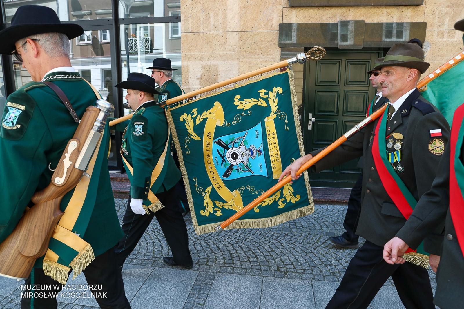 Zdjęcie w galerii na portalu naszraciborz.pl: Niech żyje król! - Intronizacja króla kurkowego w Raciborzu wiadomości z regionu