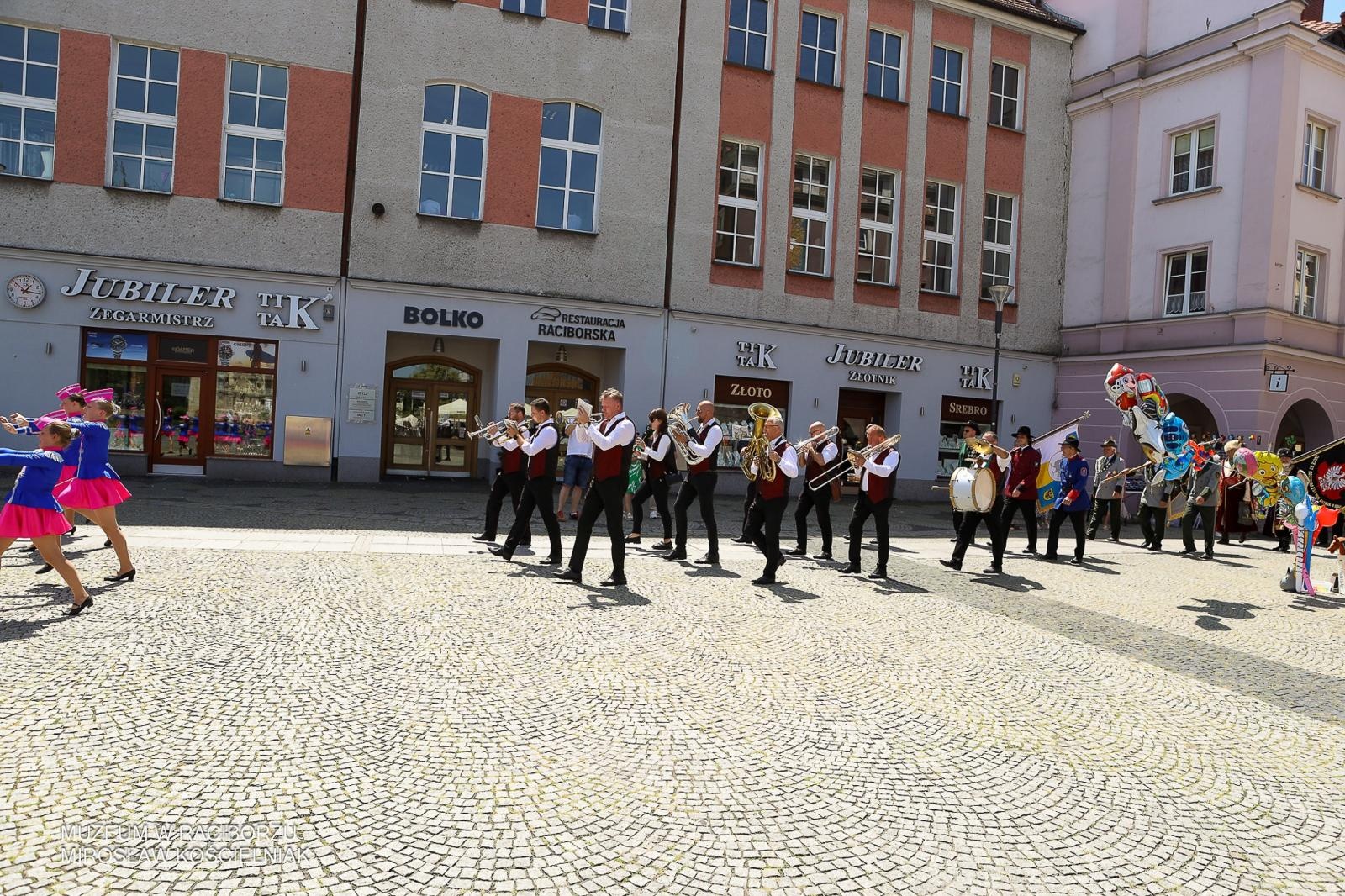 Zdjęcie w galerii na portalu naszraciborz.pl: Niech żyje król! - Intronizacja króla kurkowego w Raciborzu wiadomości z regionu