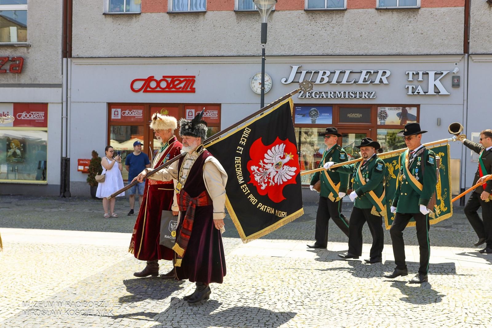 Zdjęcie w galerii na portalu naszraciborz.pl: Niech żyje król! - Intronizacja króla kurkowego w Raciborzu wiadomości z regionu
