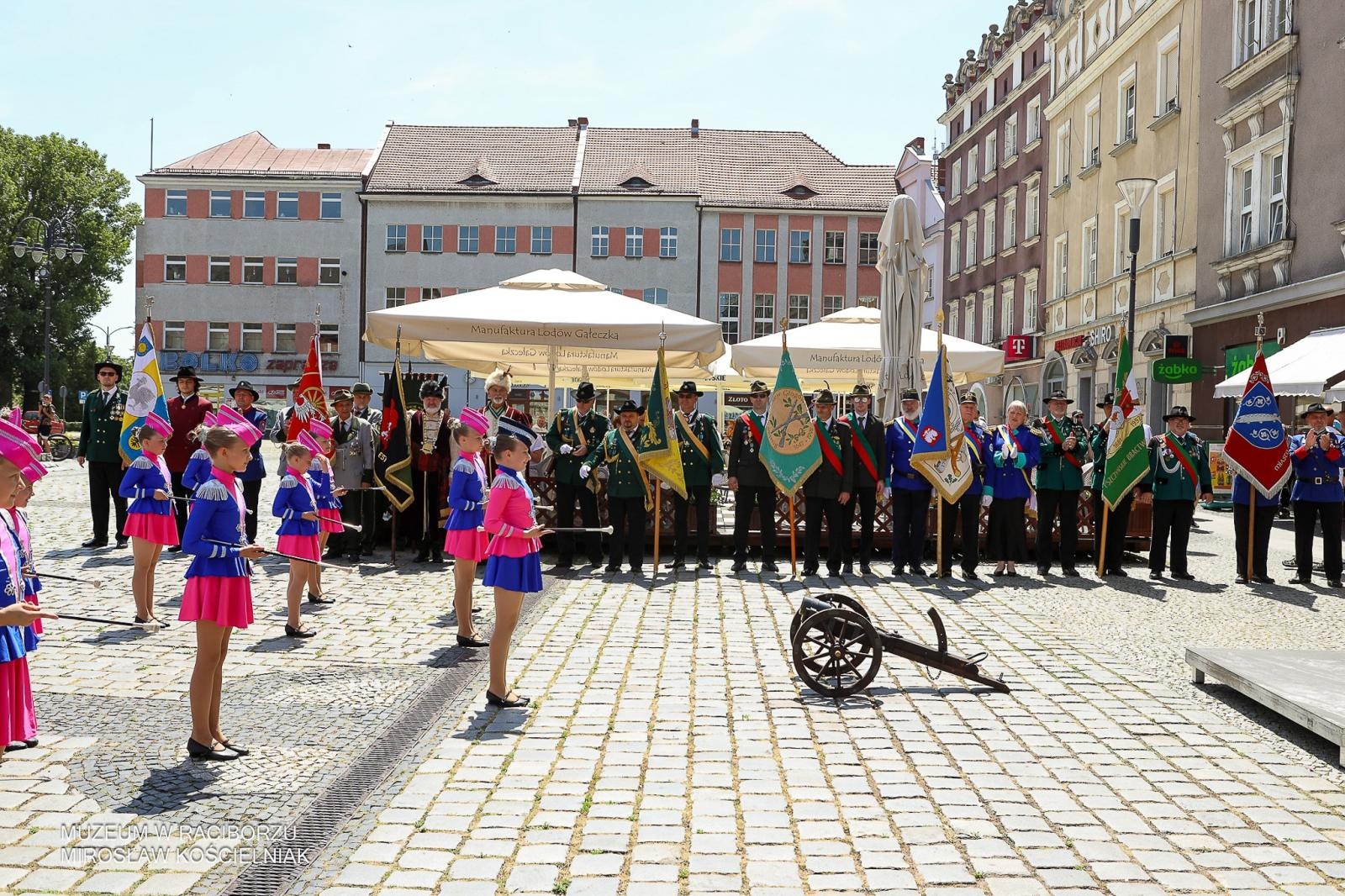 Zdjęcie w galerii na portalu naszraciborz.pl: Niech żyje król! - Intronizacja króla kurkowego w Raciborzu wiadomości z regionu