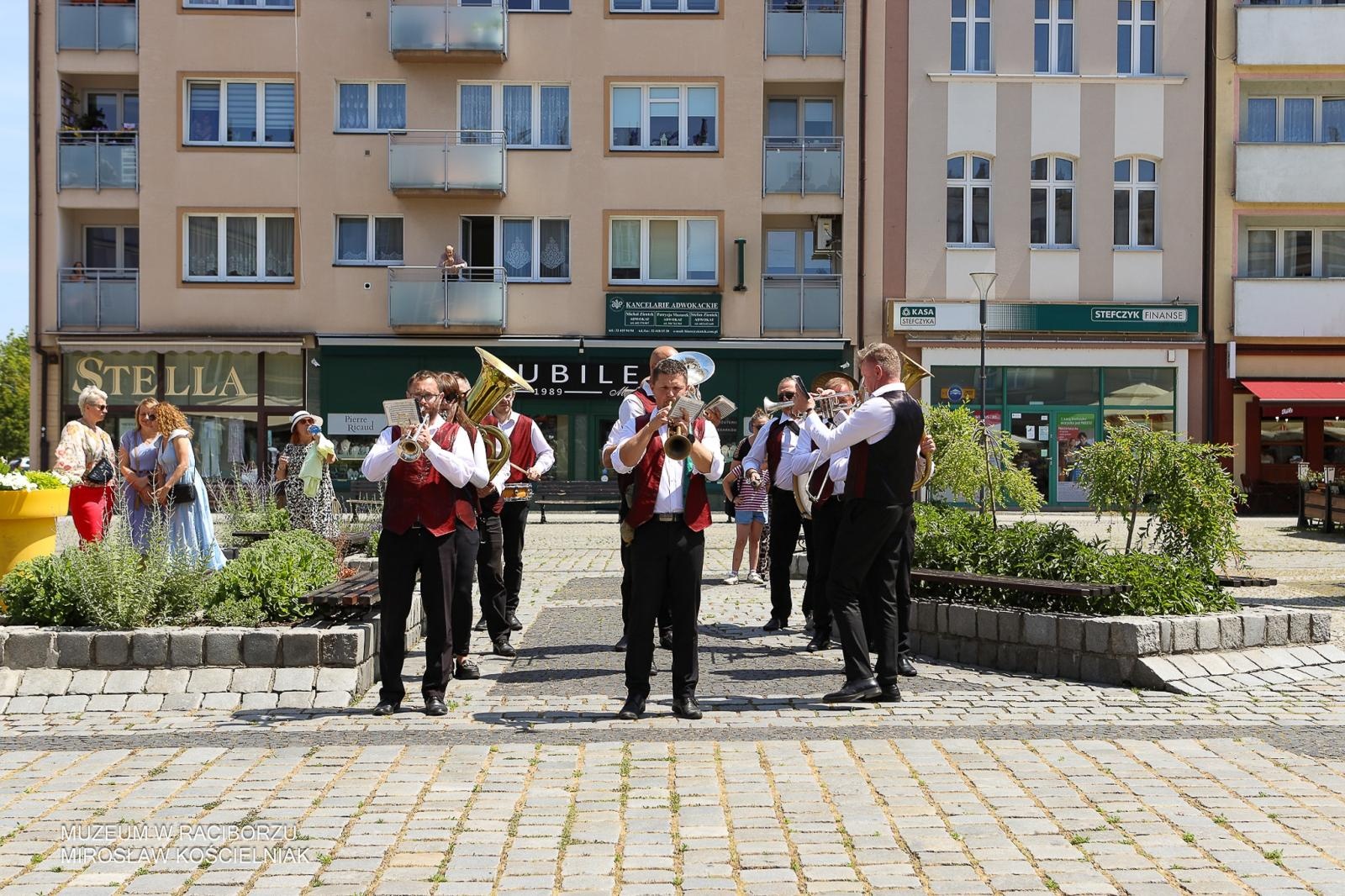 Zdjęcie w galerii na portalu naszraciborz.pl: Niech żyje król! - Intronizacja króla kurkowego w Raciborzu wiadomości z regionu