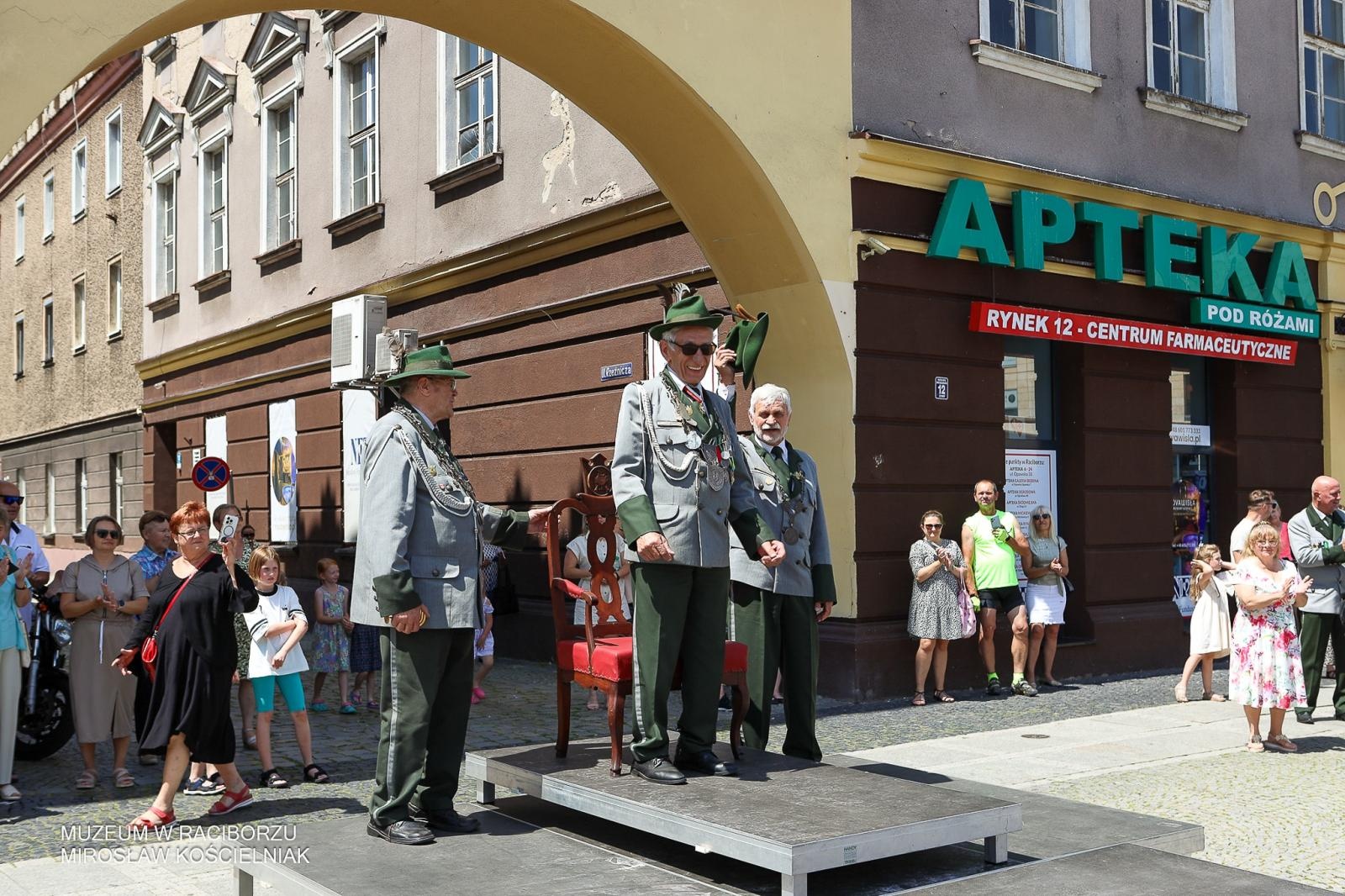 Zdjęcie w galerii na portalu naszraciborz.pl: Niech żyje król! - Intronizacja króla kurkowego w Raciborzu wiadomości z regionu