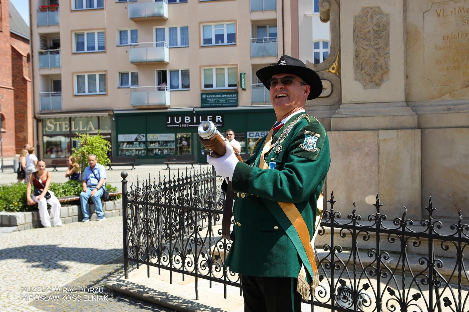 Zdjęcie w galerii na portalu naszraciborz.pl: Niech żyje król! - Intronizacja króla kurkowego w Raciborzu wiadomości z regionu