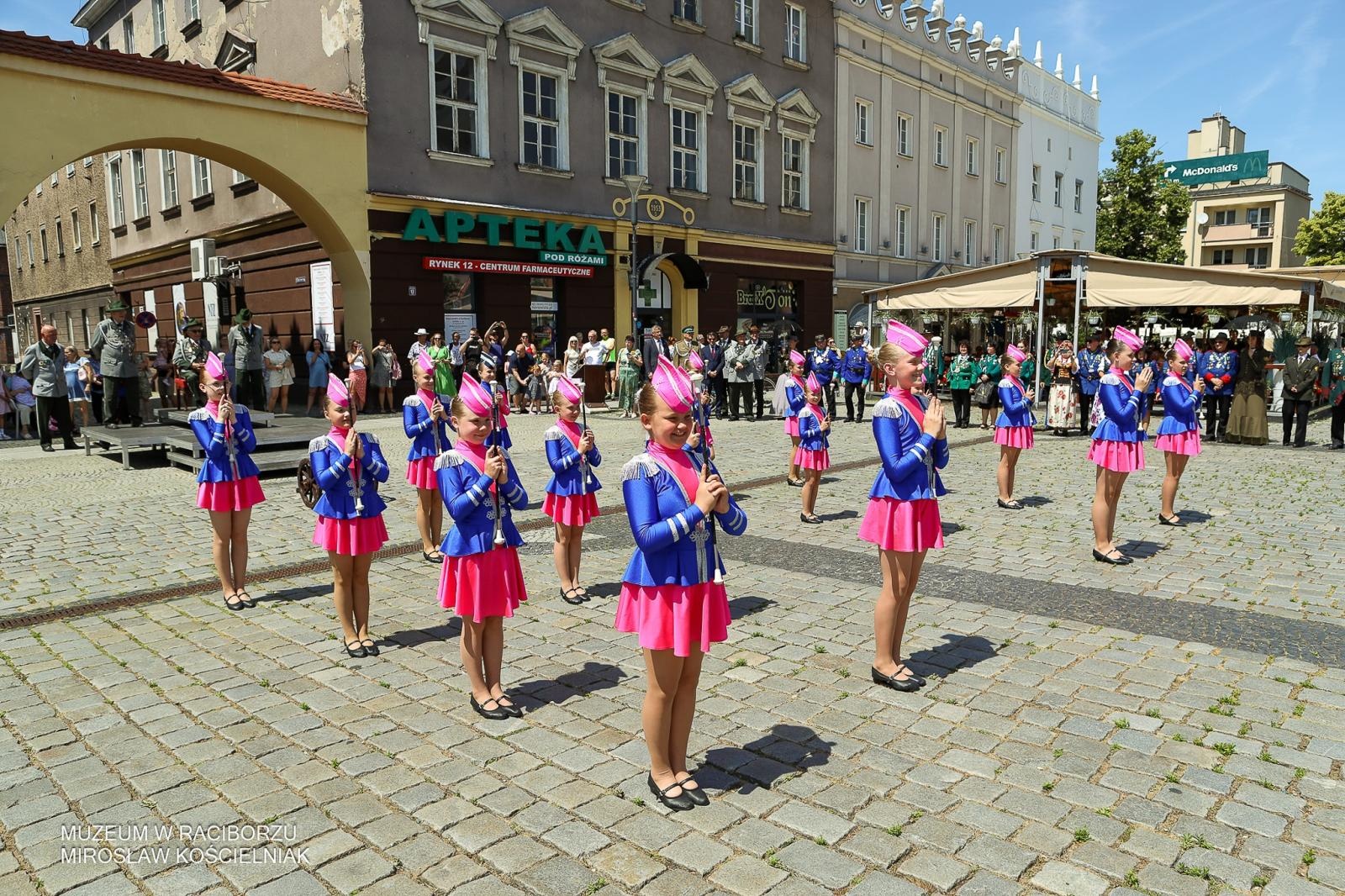 Zdjęcie w galerii na portalu naszraciborz.pl: Niech żyje król! - Intronizacja króla kurkowego w Raciborzu wiadomości z regionu