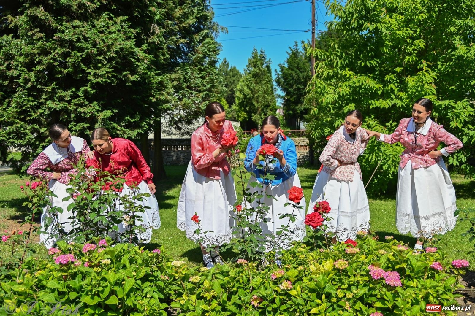 Zdjęcie w galerii na portalu naszraciborz.pl: Msza święta w okrąglaku z udziałem artystów z Chorwacji i Węgier wiadomości z regionu