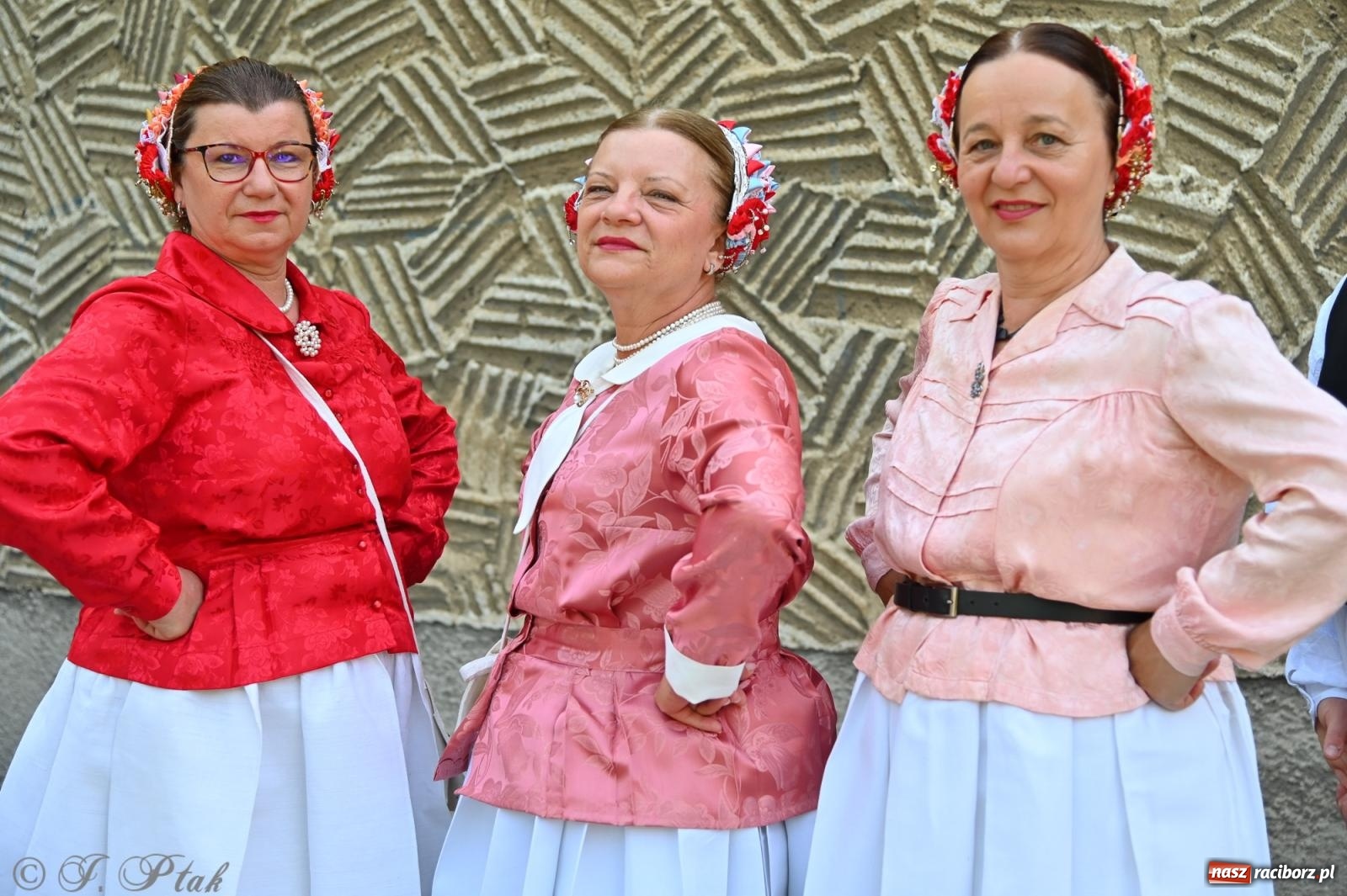 Zdjęcie w galerii na portalu naszraciborz.pl: Msza święta w okrąglaku z udziałem artystów z Chorwacji i Węgier wiadomości z regionu