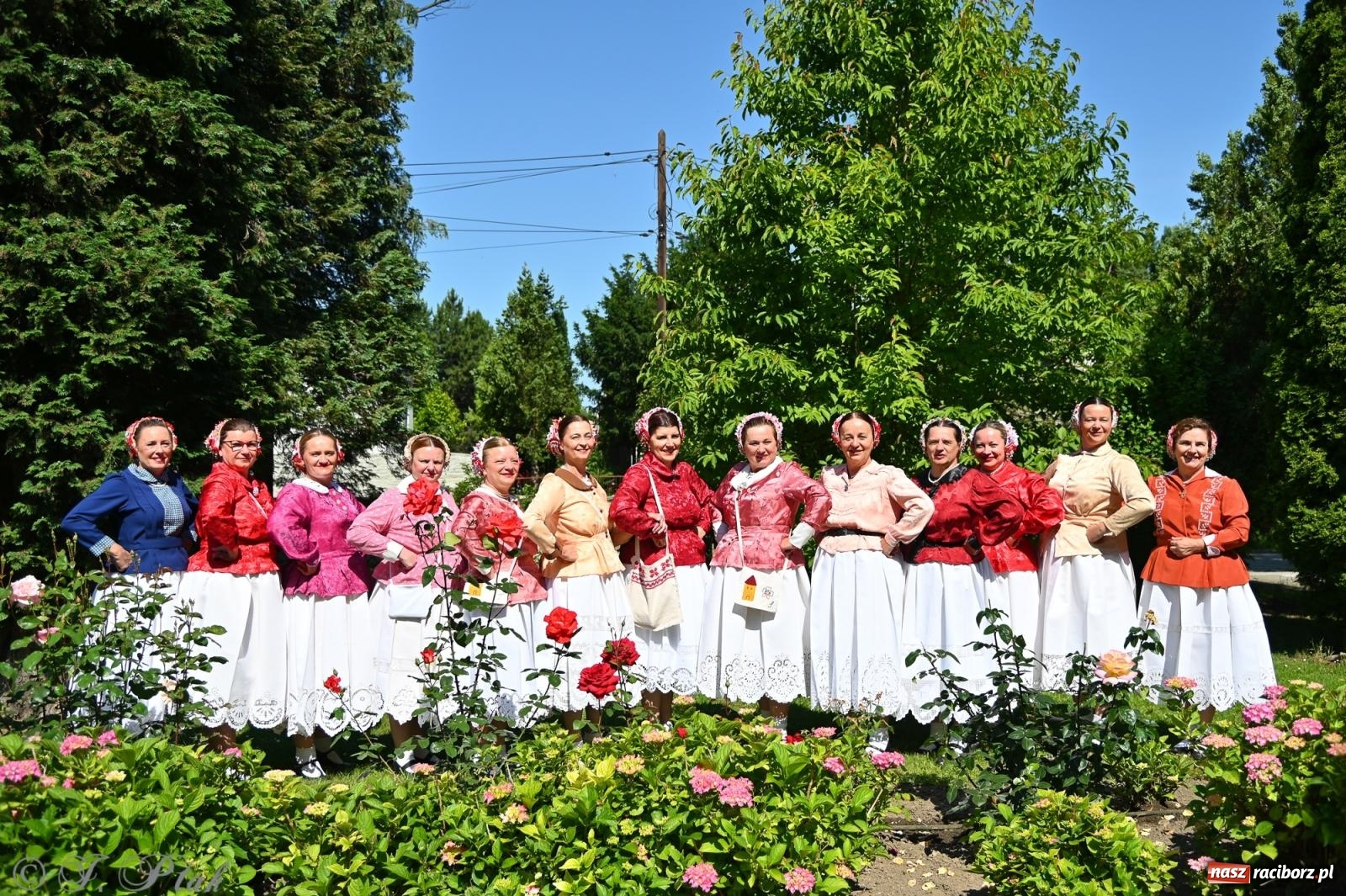 Zdjęcie w galerii na portalu naszraciborz.pl: Msza święta w okrąglaku z udziałem artystów z Chorwacji i Węgier wiadomości z regionu