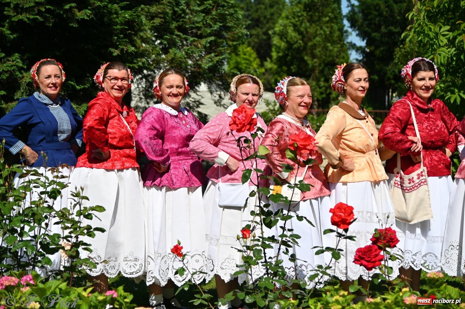 Zdjęcie w galerii na portalu naszraciborz.pl: Msza święta w okrąglaku z udziałem artystów z Chorwacji i Węgier wiadomości z regionu