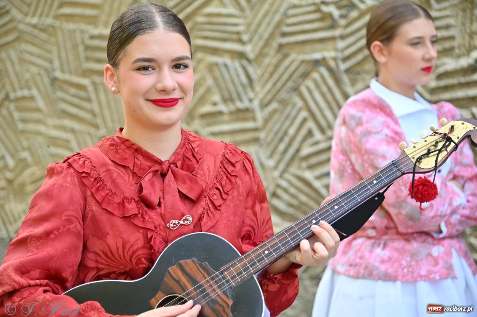 Zdjęcie w galerii na portalu naszraciborz.pl: Msza święta w okrąglaku z udziałem artystów z Chorwacji i Węgier wiadomości z regionu