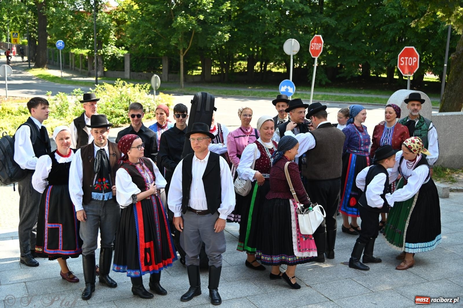 Zdjęcie w galerii na portalu naszraciborz.pl: Msza święta w okrąglaku z udziałem artystów z Chorwacji i Węgier wiadomości z regionu