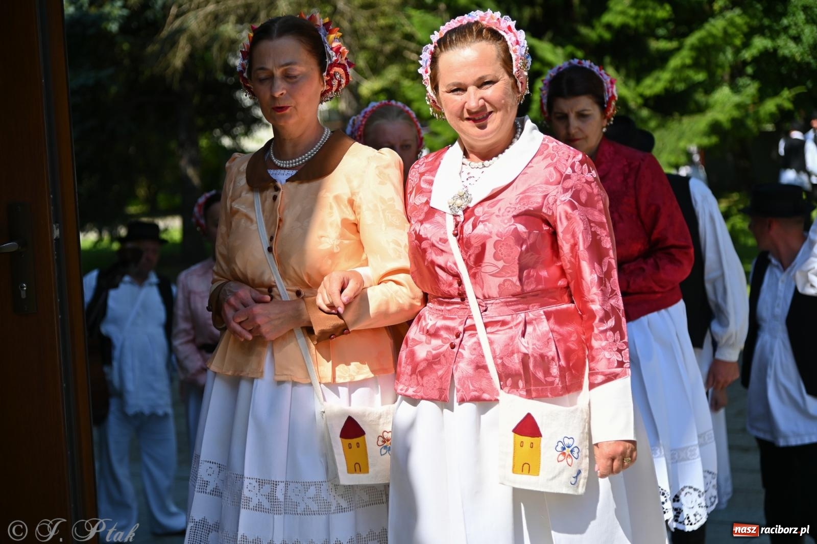 Zdjęcie w galerii na portalu naszraciborz.pl: Msza święta w okrąglaku z udziałem artystów z Chorwacji i Węgier wiadomości z regionu