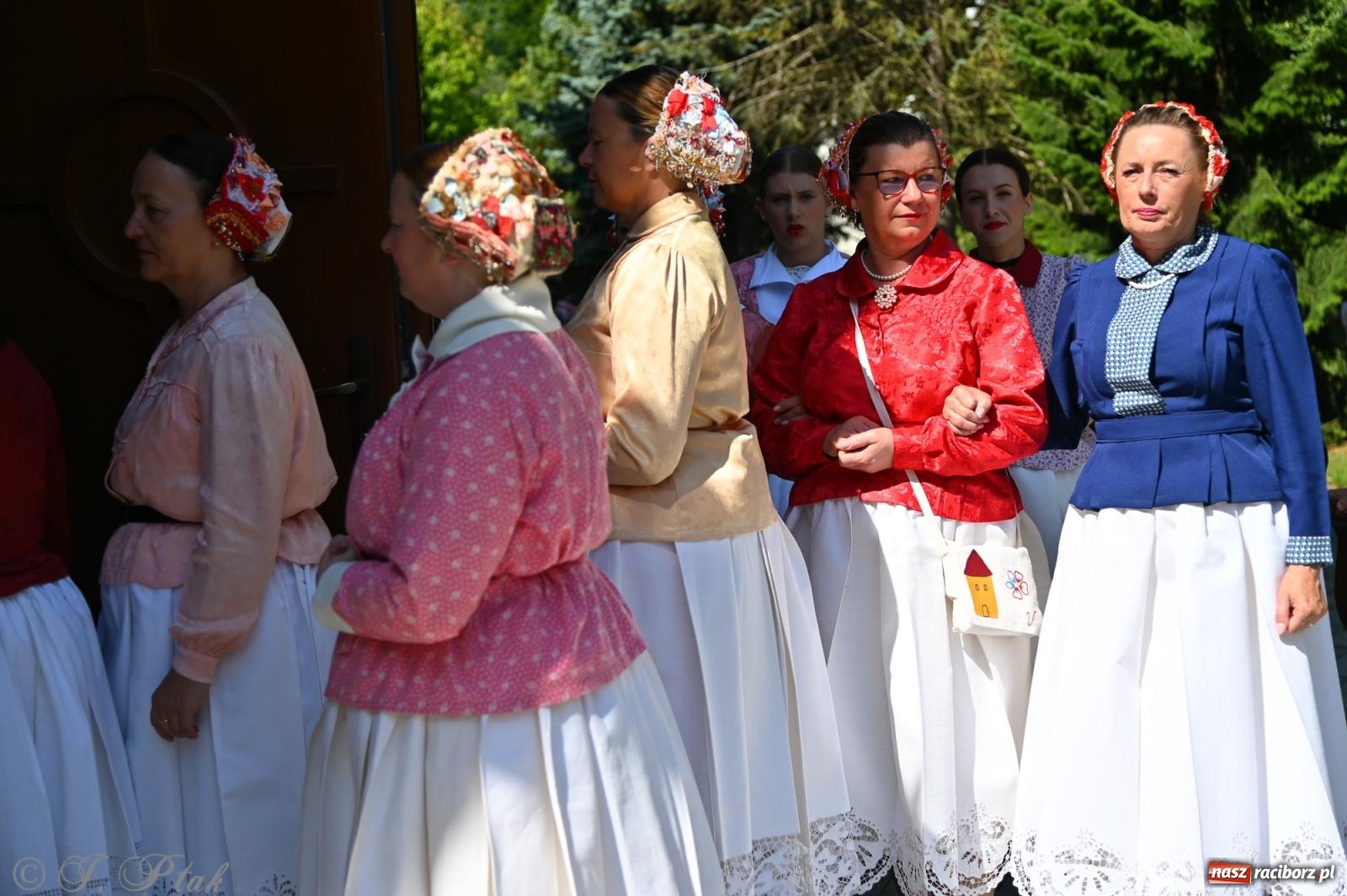 Zdjęcie w galerii na portalu naszraciborz.pl: Msza święta w okrąglaku z udziałem artystów z Chorwacji i Węgier wiadomości z regionu