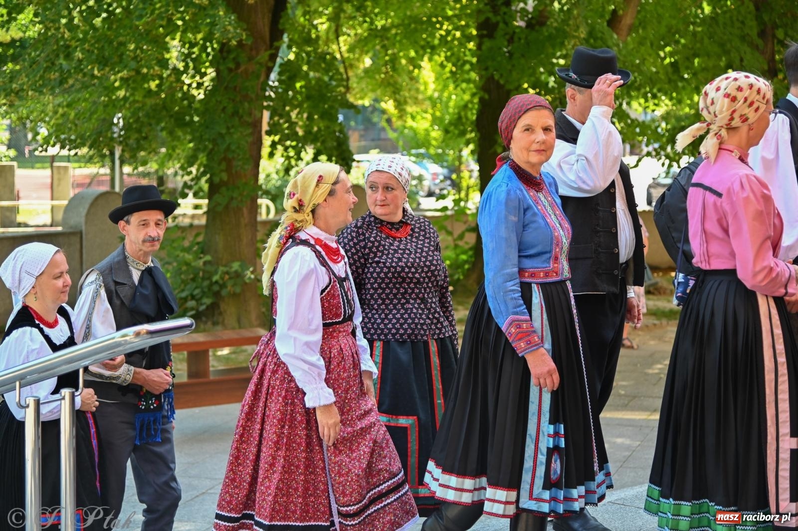 Zdjęcie w galerii na portalu naszraciborz.pl: Msza święta w okrąglaku z udziałem artystów z Chorwacji i Węgier wiadomości z regionu