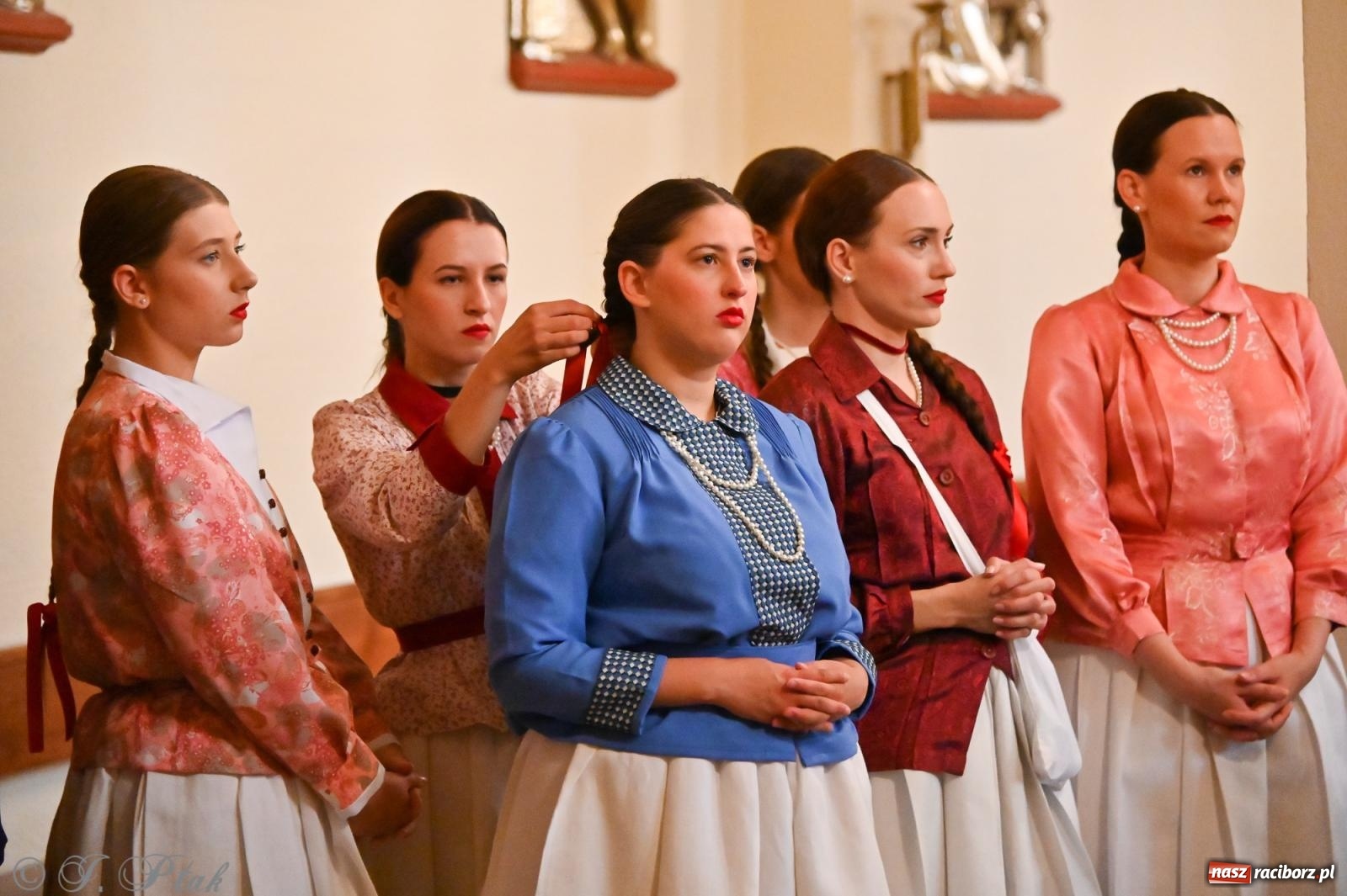 Zdjęcie w galerii na portalu naszraciborz.pl: Msza święta w okrąglaku z udziałem artystów z Chorwacji i Węgier wiadomości z regionu