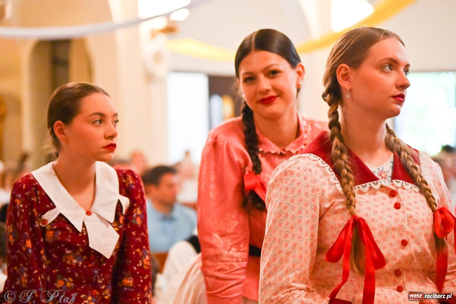 Zdjęcie w galerii na portalu naszraciborz.pl: Msza święta w okrąglaku z udziałem artystów z Chorwacji i Węgier wiadomości z regionu