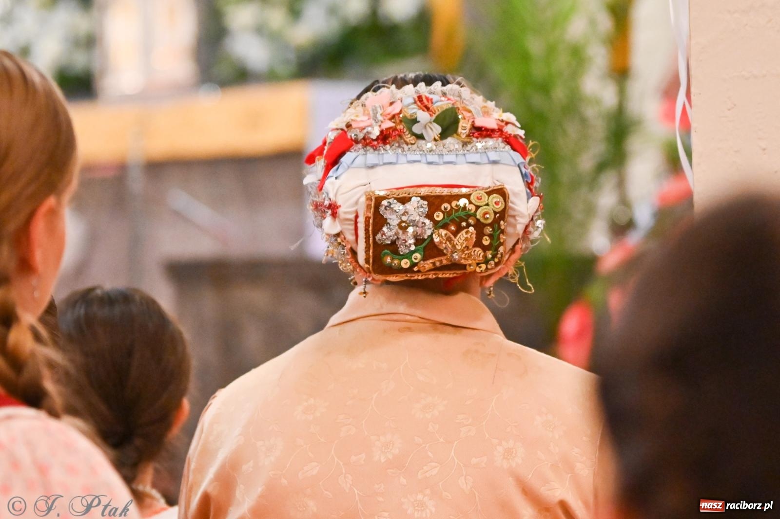 Zdjęcie w galerii na portalu naszraciborz.pl: Msza święta w okrąglaku z udziałem artystów z Chorwacji i Węgier wiadomości z regionu