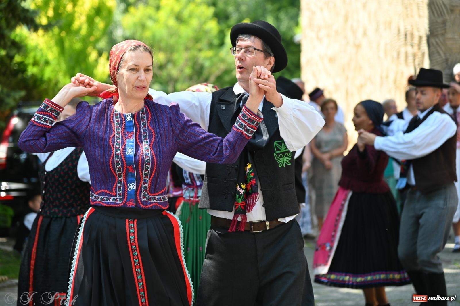 Zdjęcie w galerii na portalu naszraciborz.pl: Msza święta w okrąglaku z udziałem artystów z Chorwacji i Węgier wiadomości z regionu