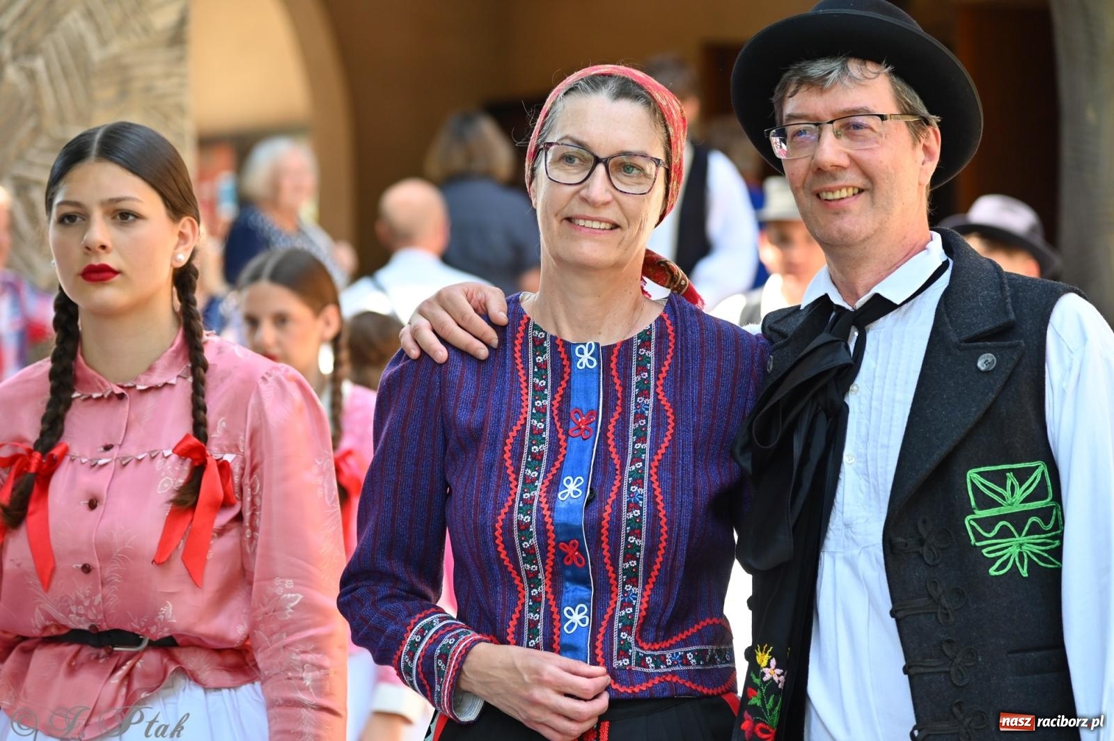 Zdjęcie w galerii na portalu naszraciborz.pl: Msza święta w okrąglaku z udziałem artystów z Chorwacji i Węgier wiadomości z regionu