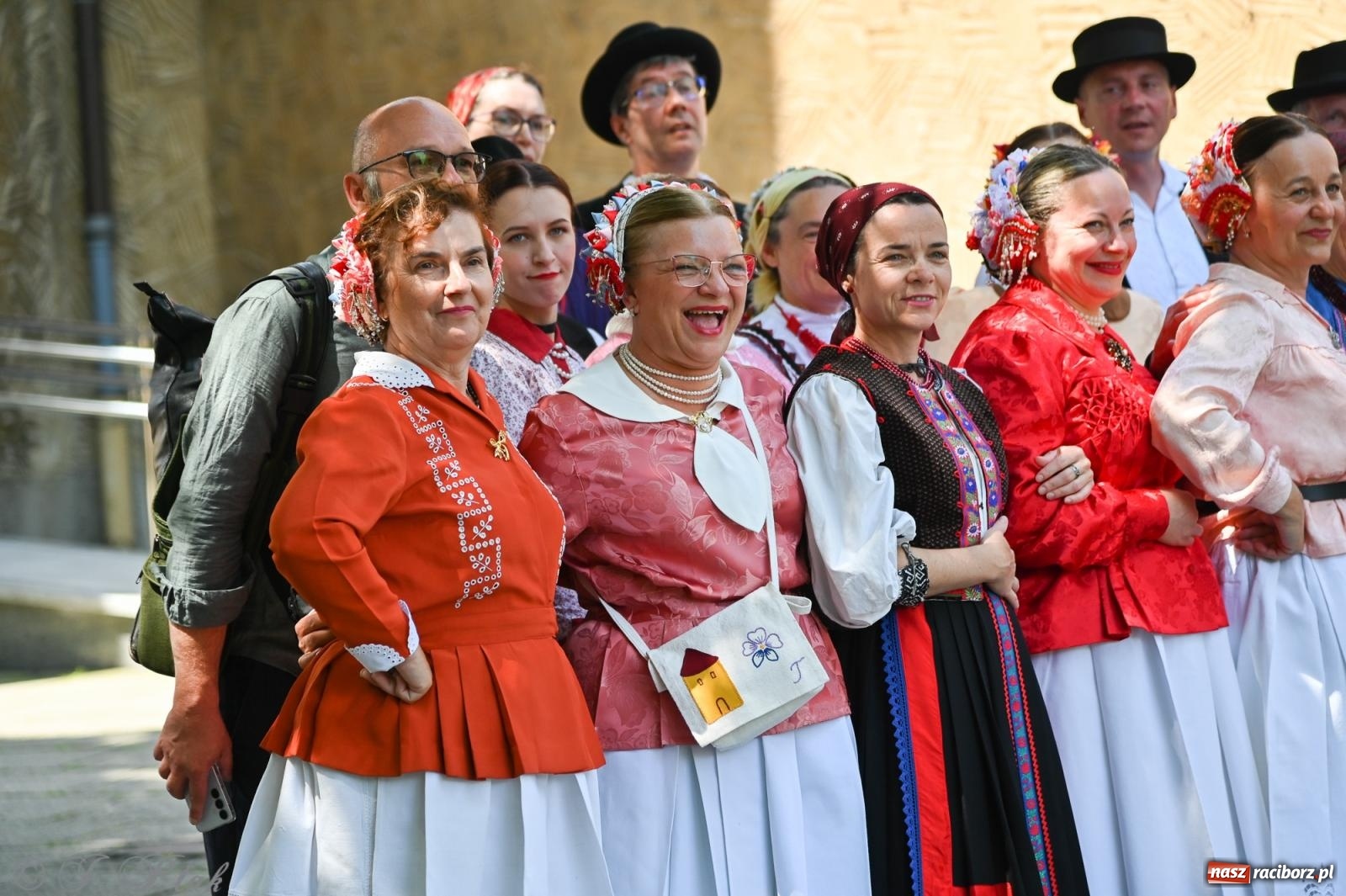 Zdjęcie w galerii na portalu naszraciborz.pl: Msza święta w okrąglaku z udziałem artystów z Chorwacji i Węgier wiadomości z regionu