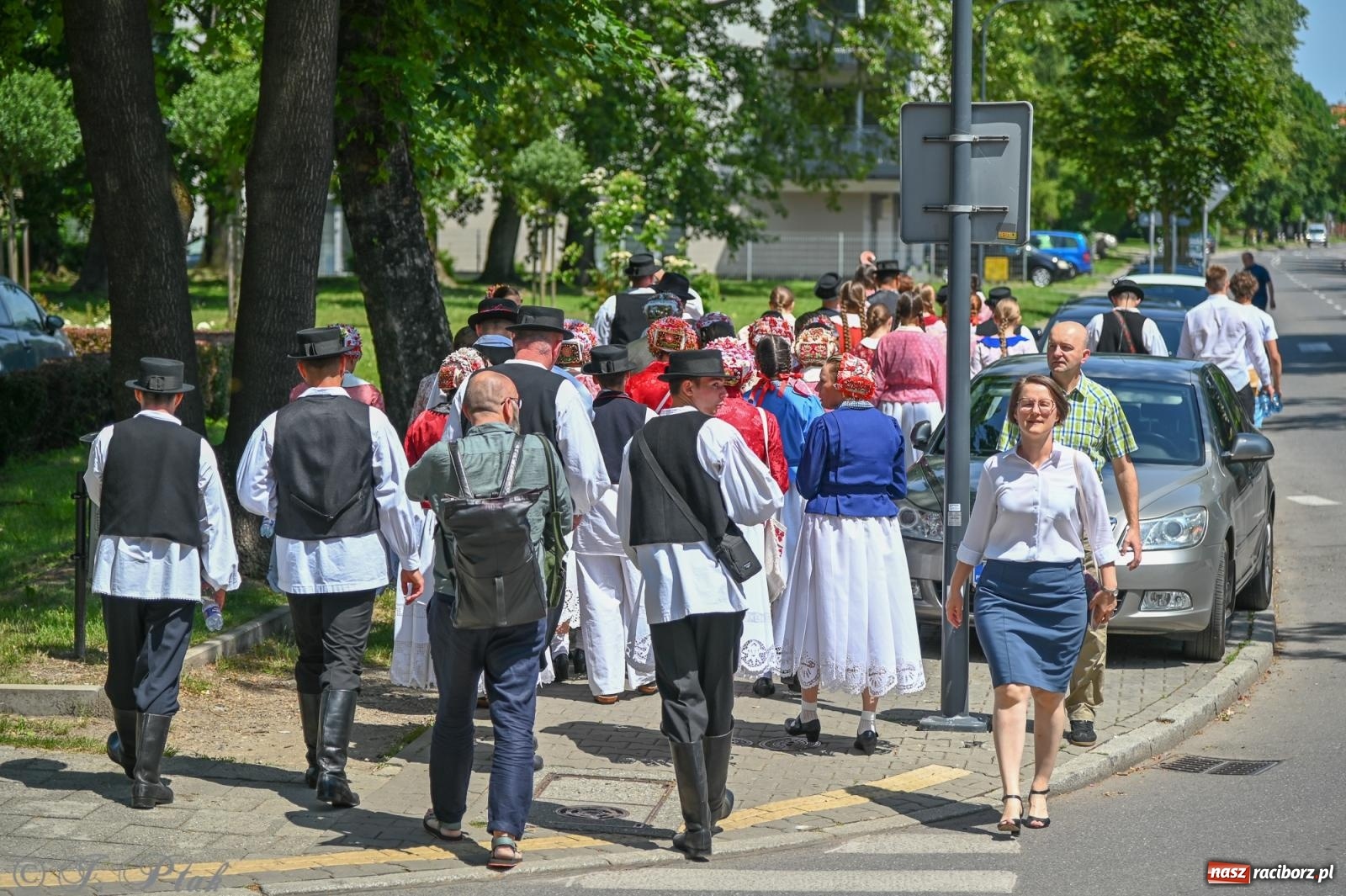 Zdjęcie w galerii na portalu naszraciborz.pl: Msza święta w okrąglaku z udziałem artystów z Chorwacji i Węgier wiadomości z regionu