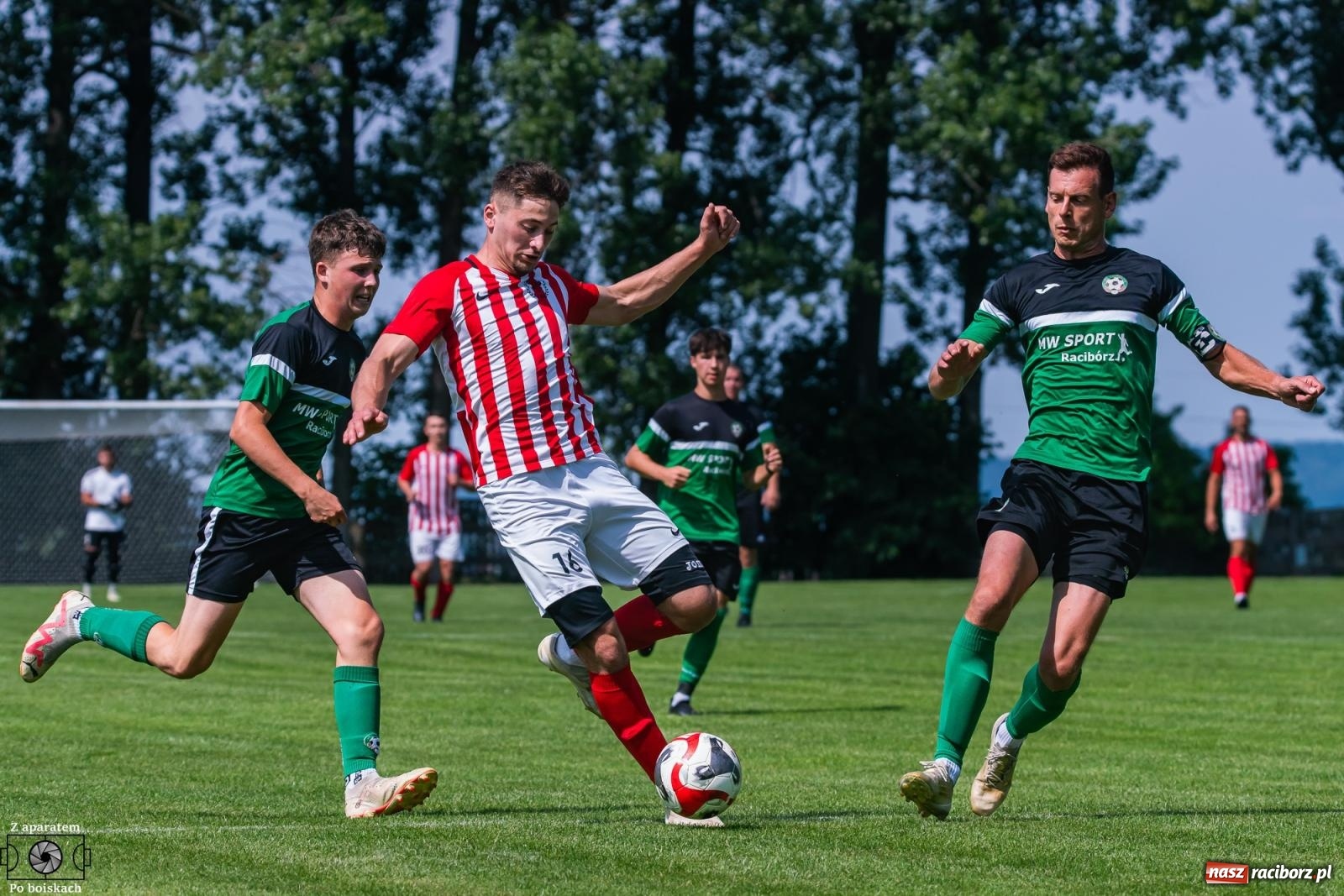Zdjęcie w galerii na portalu naszraciborz.pl: Derbowe emocje i powrót do A klasy: Owsiszcze górą w barażowym starciu z rezerwami Tworkowa [FOTO] wiadomości z regionu
