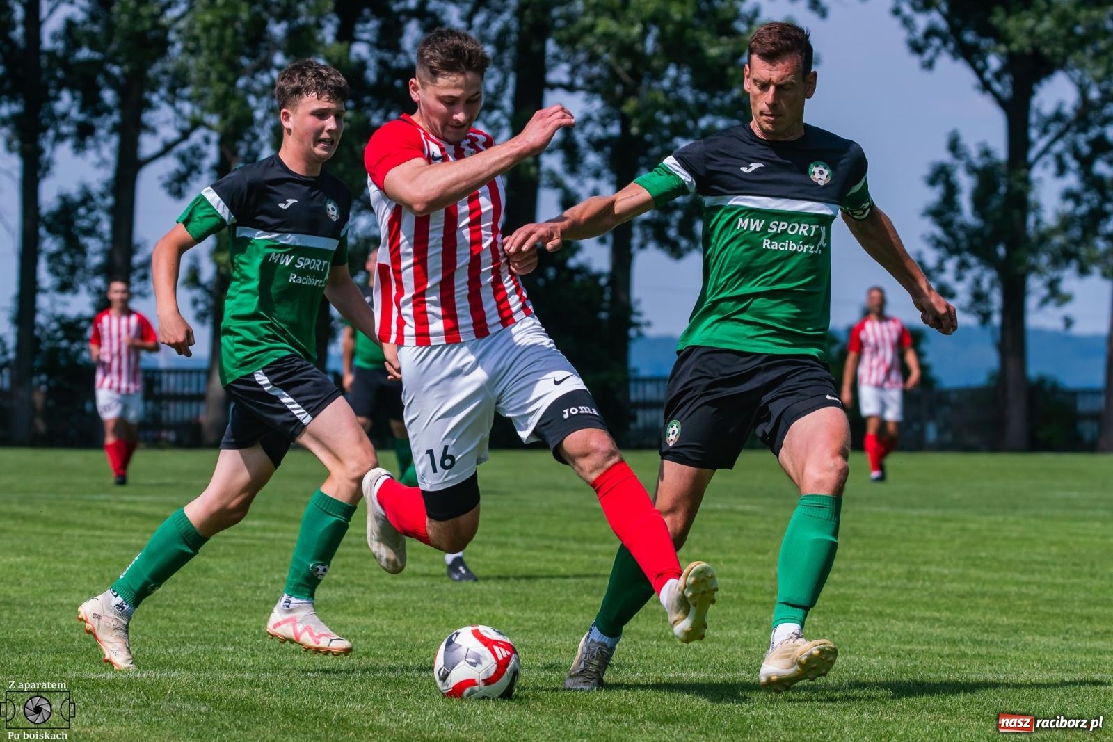 Zdjęcie w galerii na portalu naszraciborz.pl: Derbowe emocje i powrót do A klasy: Owsiszcze górą w barażowym starciu z rezerwami Tworkowa [FOTO] wiadomości z regionu