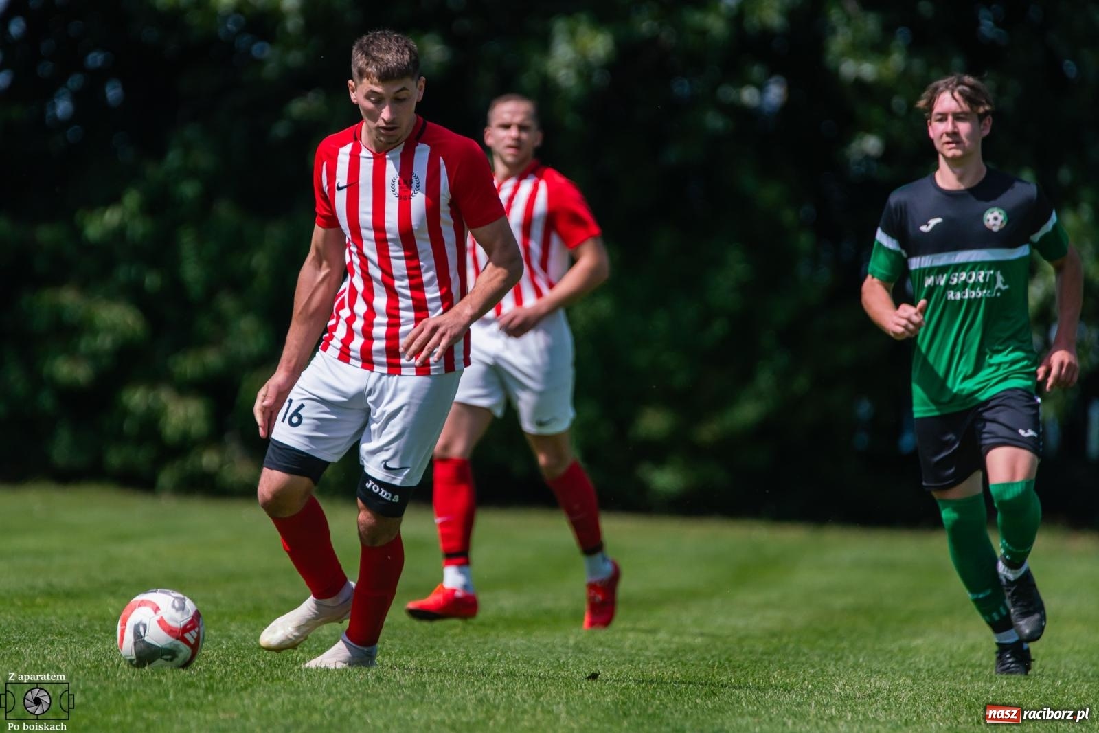 Zdjęcie w galerii na portalu naszraciborz.pl: Derbowe emocje i powrót do A klasy: Owsiszcze górą w barażowym starciu z rezerwami Tworkowa [FOTO] wiadomości z regionu
