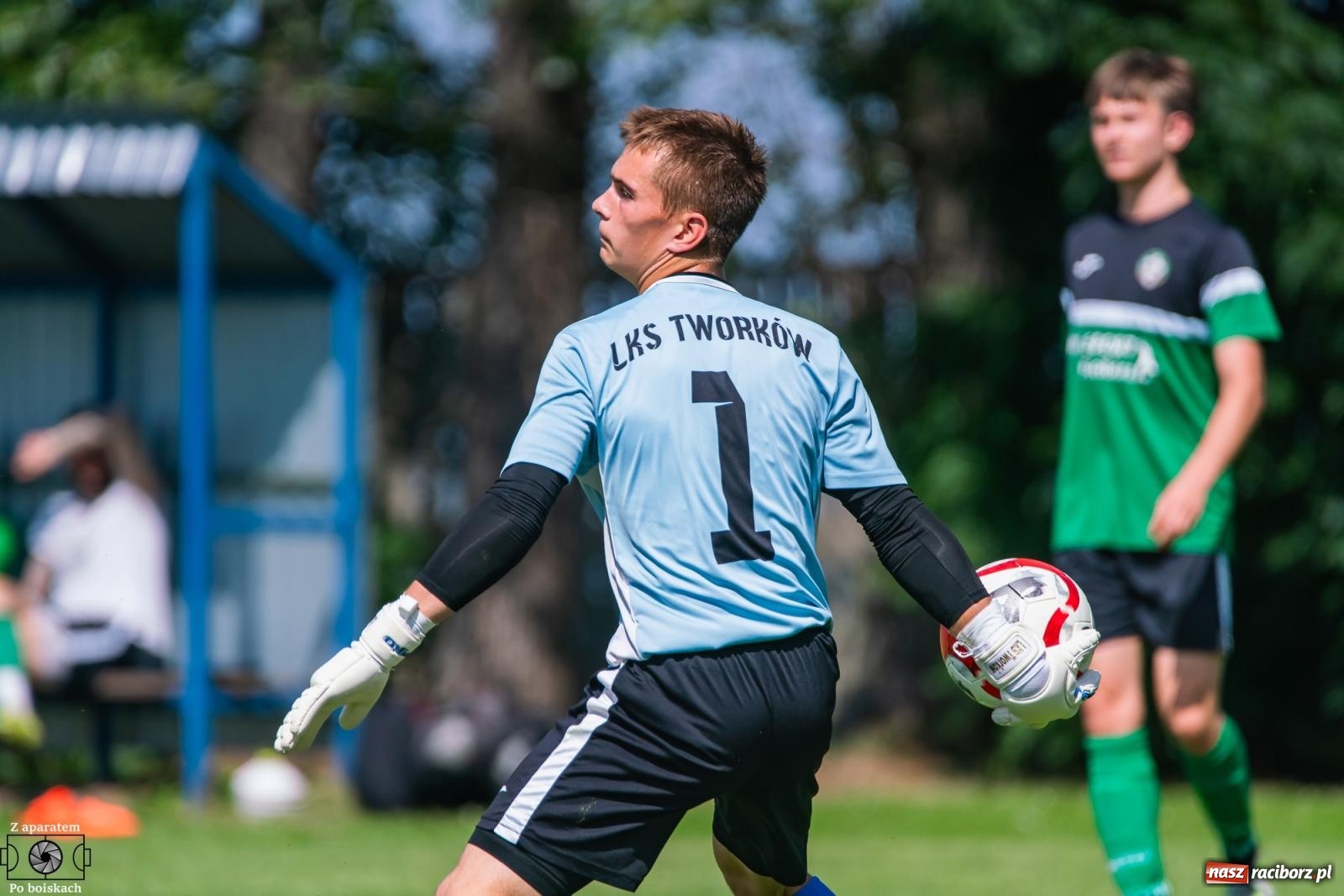 Zdjęcie w galerii na portalu naszraciborz.pl: Derbowe emocje i powrót do A klasy: Owsiszcze górą w barażowym starciu z rezerwami Tworkowa [FOTO] wiadomości z regionu