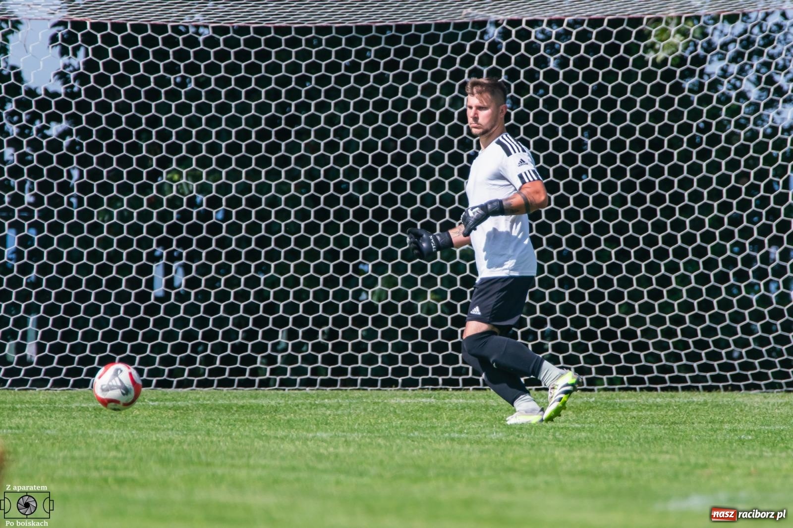 Zdjęcie w galerii na portalu naszraciborz.pl: Derbowe emocje i powrót do A klasy: Owsiszcze górą w barażowym starciu z rezerwami Tworkowa [FOTO] wiadomości z regionu