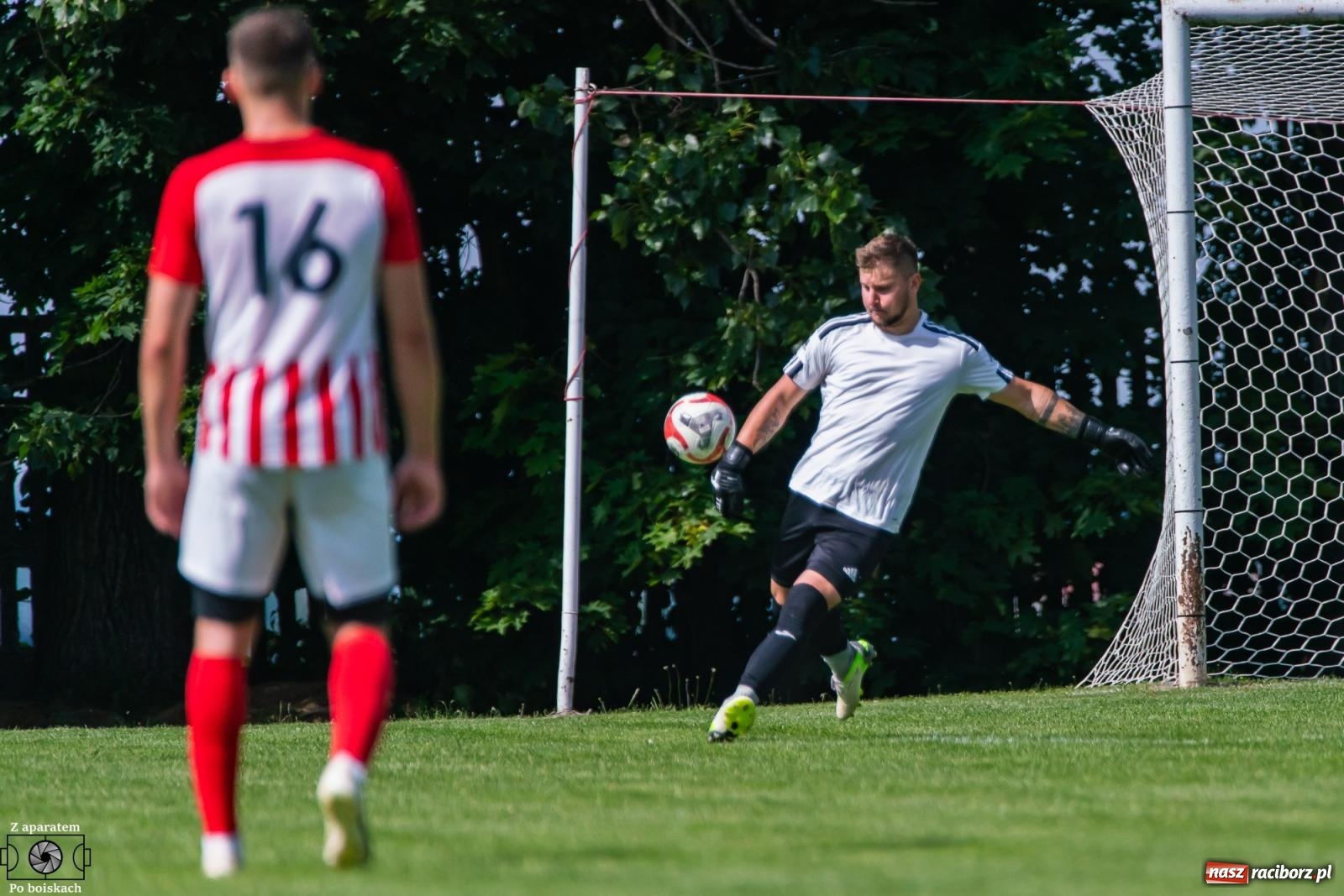 Zdjęcie w galerii na portalu naszraciborz.pl: Derbowe emocje i powrót do A klasy: Owsiszcze górą w barażowym starciu z rezerwami Tworkowa [FOTO] wiadomości z regionu