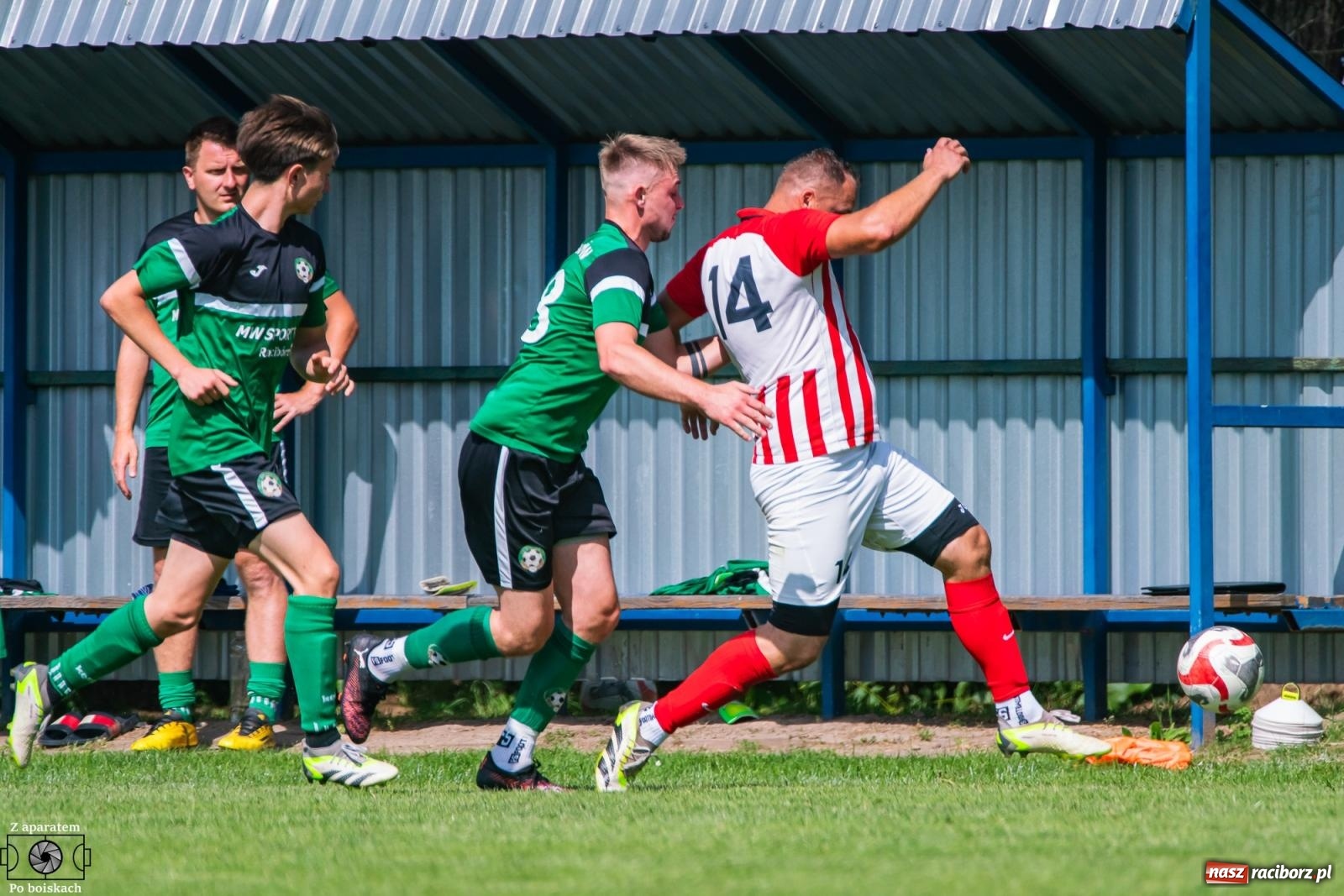 Zdjęcie w galerii na portalu naszraciborz.pl: Derbowe emocje i powrót do A klasy: Owsiszcze górą w barażowym starciu z rezerwami Tworkowa [FOTO] wiadomości z regionu