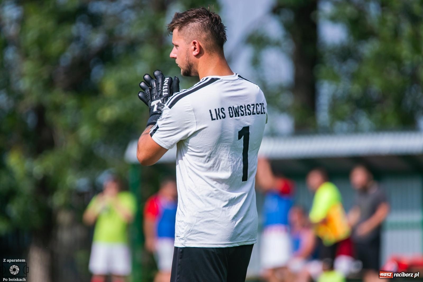 Zdjęcie w galerii na portalu naszraciborz.pl: Derbowe emocje i powrót do A klasy: Owsiszcze górą w barażowym starciu z rezerwami Tworkowa [FOTO] wiadomości z regionu