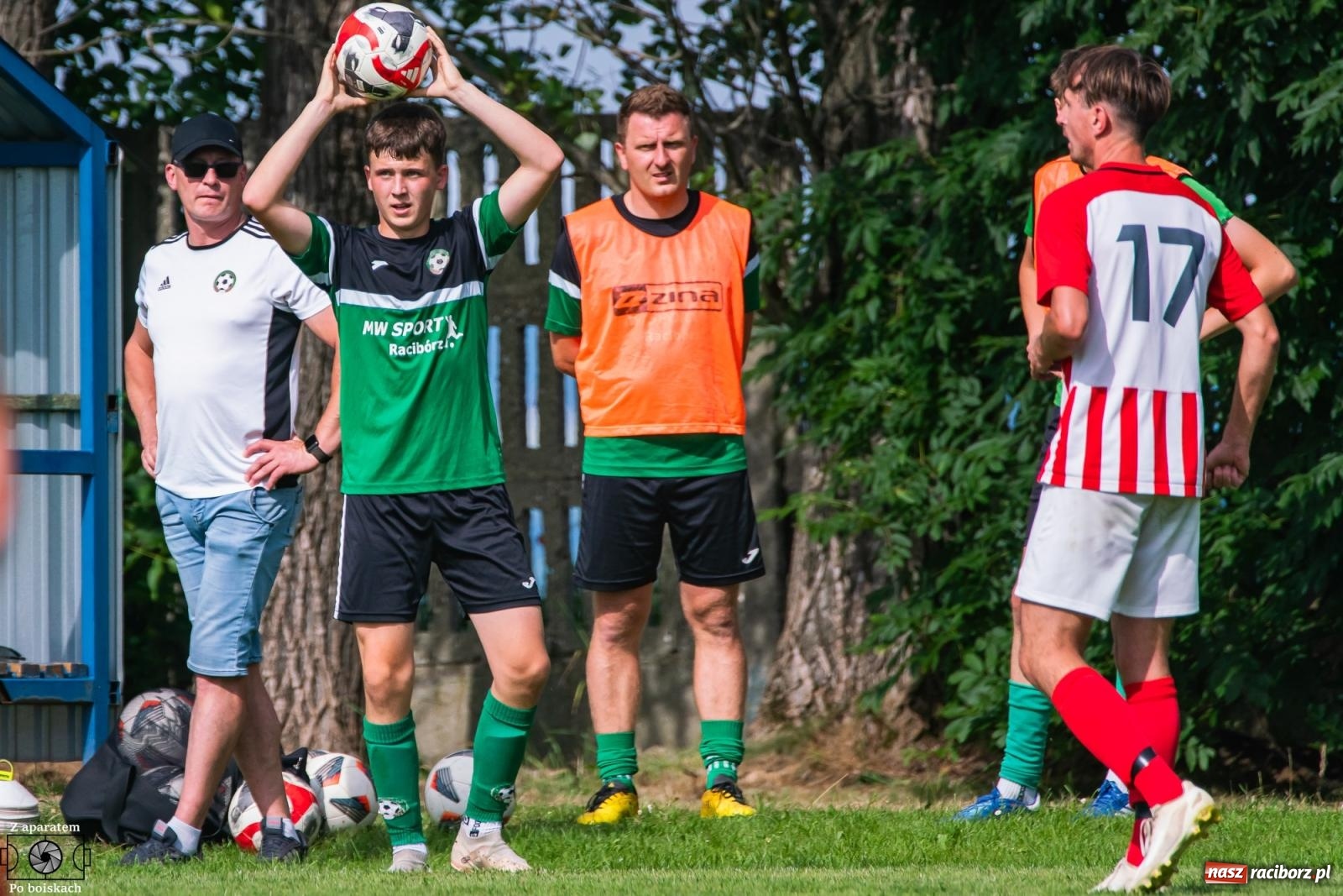 Zdjęcie w galerii na portalu naszraciborz.pl: Derbowe emocje i powrót do A klasy: Owsiszcze górą w barażowym starciu z rezerwami Tworkowa [FOTO] wiadomości z regionu