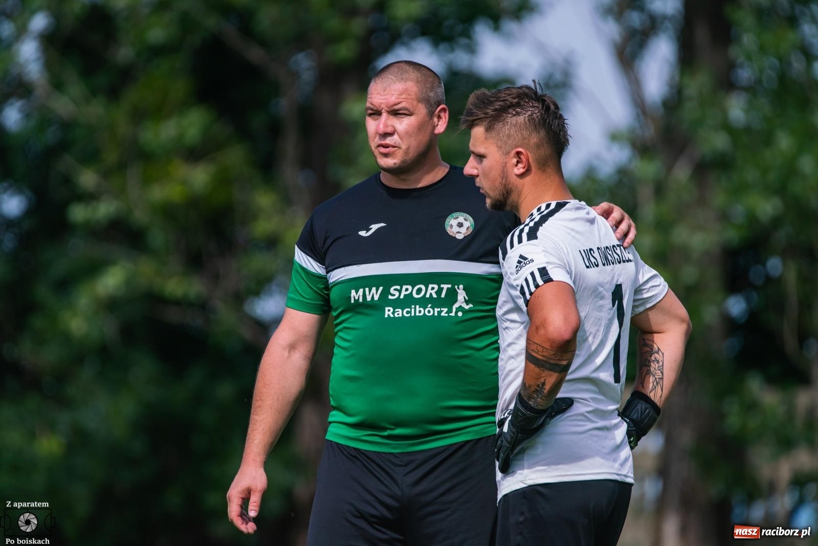 Zdjęcie w galerii na portalu naszraciborz.pl: Derbowe emocje i powrót do A klasy: Owsiszcze górą w barażowym starciu z rezerwami Tworkowa [FOTO] wiadomości z regionu