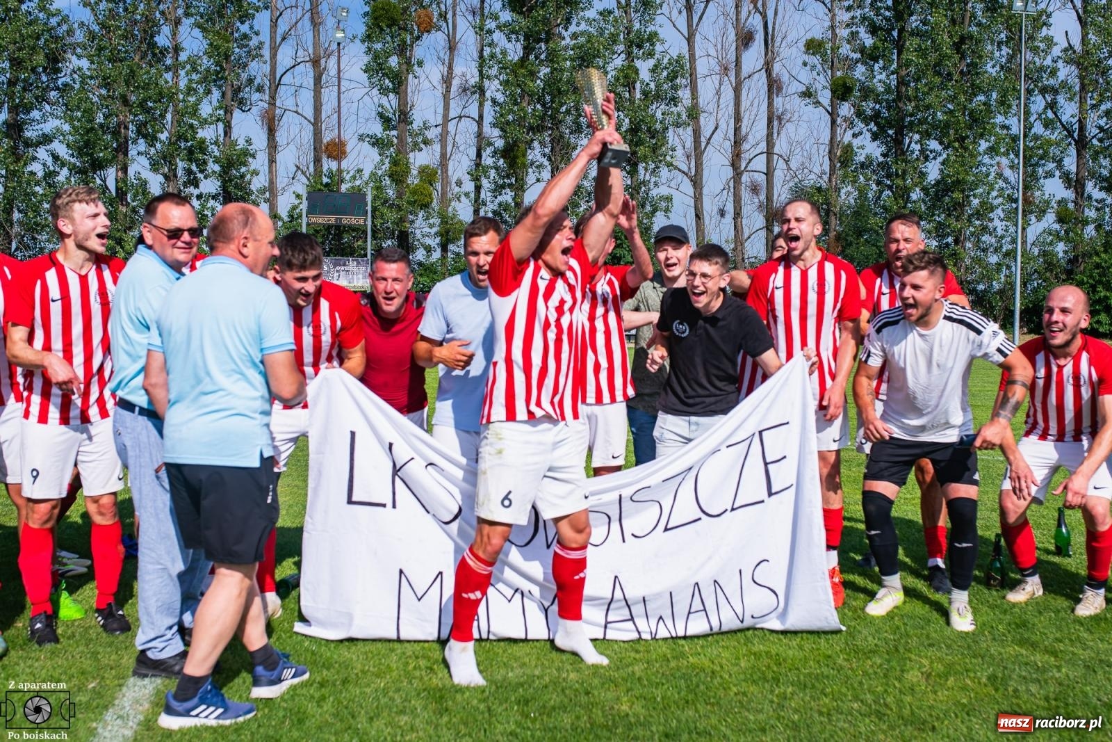 Zdjęcie w galerii na portalu naszraciborz.pl: Derbowe emocje i powrót do A klasy: Owsiszcze górą w barażowym starciu z rezerwami Tworkowa [FOTO] wiadomości z regionu