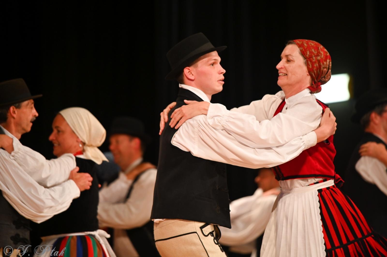 Zdjęcie w galerii na portalu naszraciborz.pl: Koncert w RCK zakończył XXIII Międzynarodowe Spotkania Artystyczne Śląsk – kraina wielu kultur wiadomości z regionu