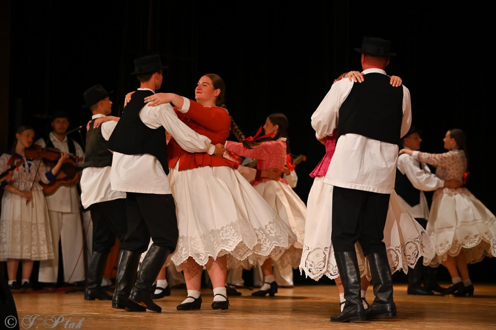 Zdjęcie w galerii na portalu naszraciborz.pl: Koncert w RCK zakończył XXIII Międzynarodowe Spotkania Artystyczne Śląsk – kraina wielu kultur wiadomości z regionu