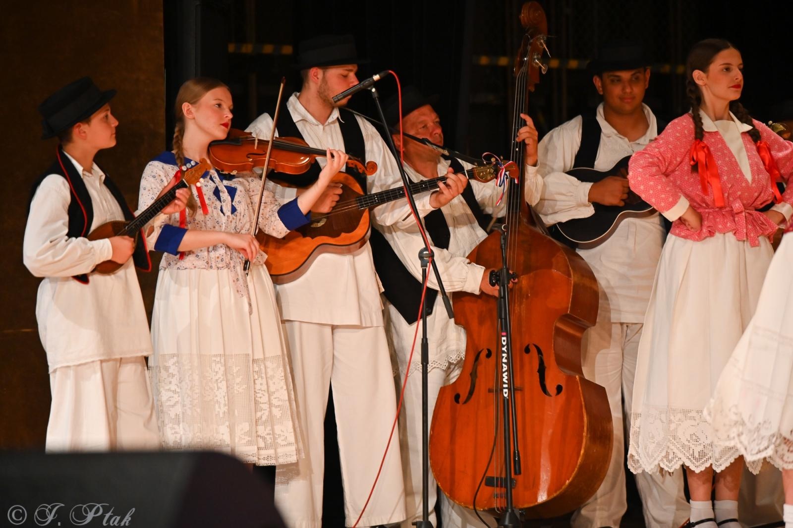 Zdjęcie w galerii na portalu naszraciborz.pl: Koncert w RCK zakończył XXIII Międzynarodowe Spotkania Artystyczne Śląsk – kraina wielu kultur wiadomości z regionu