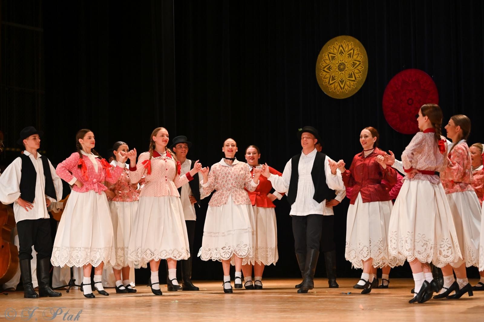 Zdjęcie w galerii na portalu naszraciborz.pl: Koncert w RCK zakończył XXIII Międzynarodowe Spotkania Artystyczne Śląsk – kraina wielu kultur wiadomości z regionu