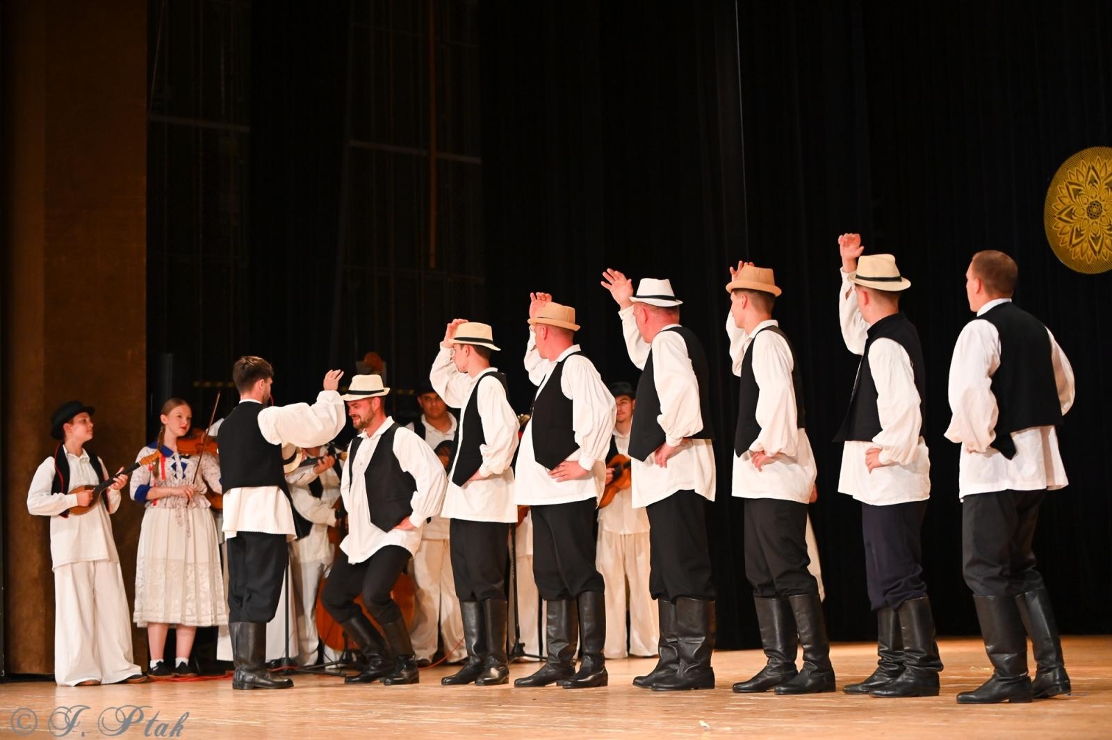 Zdjęcie w galerii na portalu naszraciborz.pl: Koncert w RCK zakończył XXIII Międzynarodowe Spotkania Artystyczne Śląsk – kraina wielu kultur wiadomości z regionu