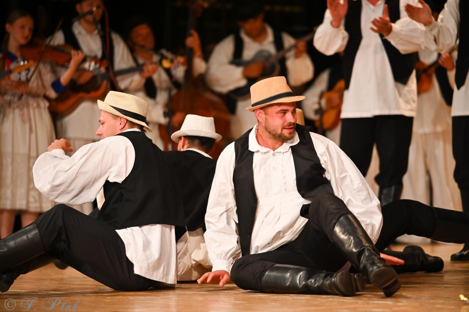 Zdjęcie w galerii na portalu naszraciborz.pl: Koncert w RCK zakończył XXIII Międzynarodowe Spotkania Artystyczne Śląsk – kraina wielu kultur wiadomości z regionu